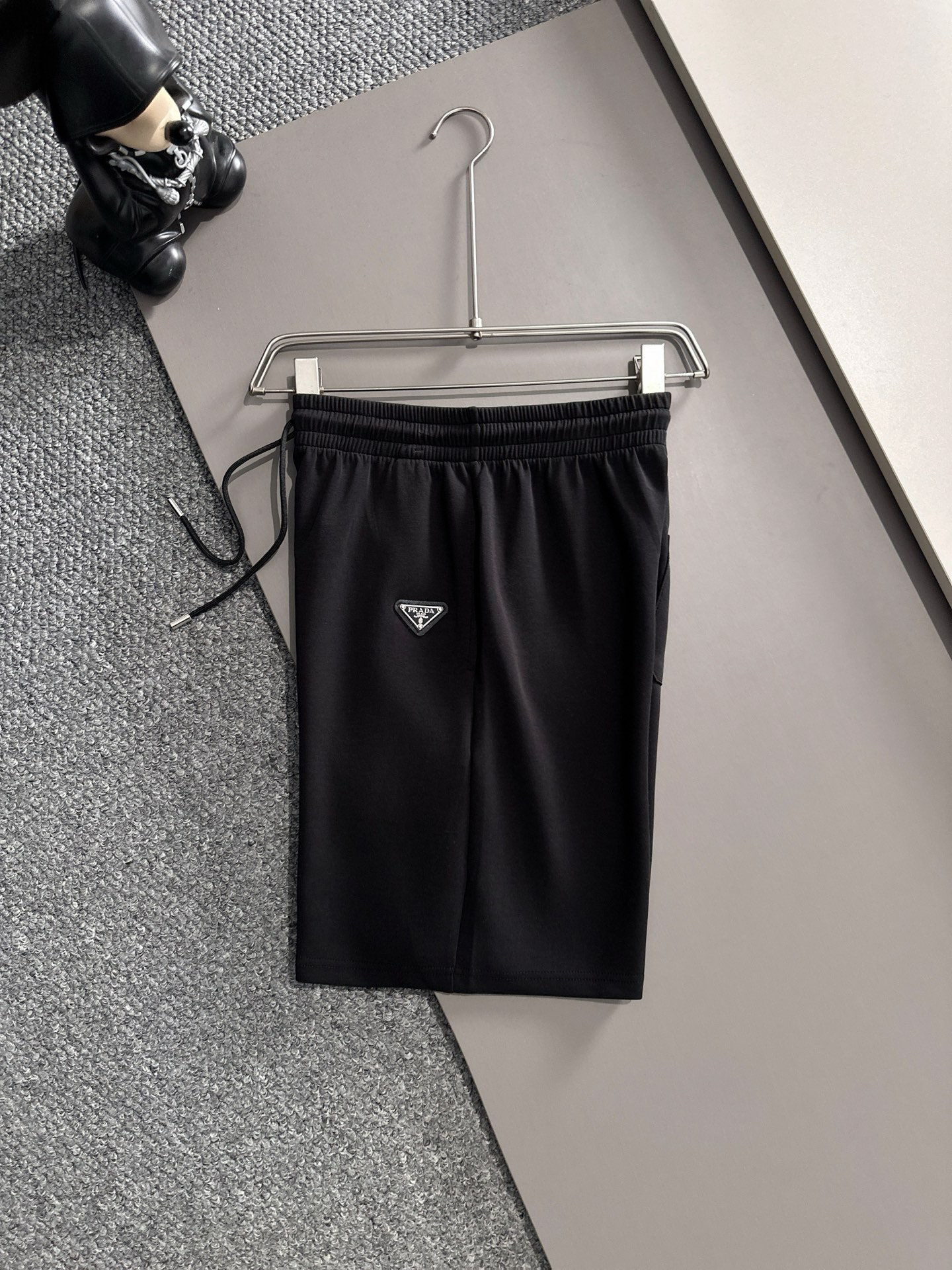 【PRADA】半袖T シャツショートパンツ セットアップ