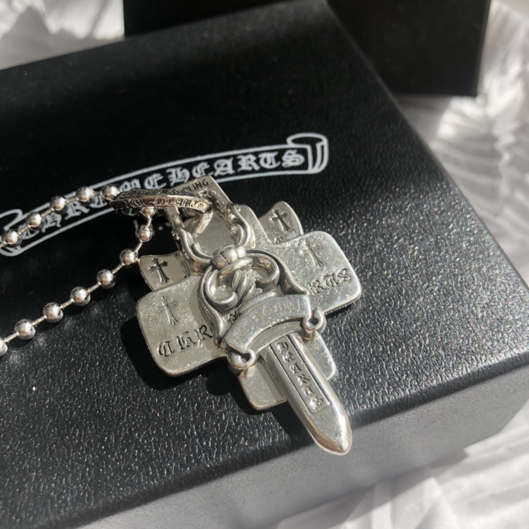 Chrome Hearts（クロムハーツ）3段ソードとホーリーソードサンスクリットペンダントネックレス