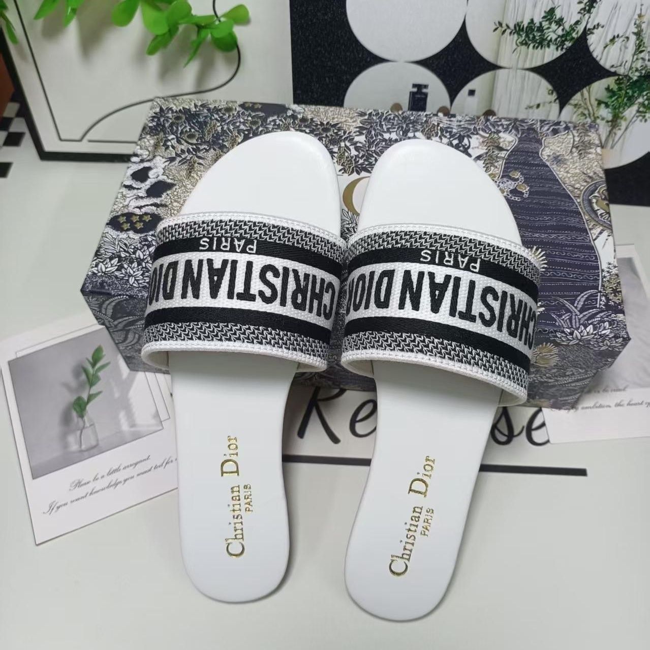 DIOR 人気サンダル