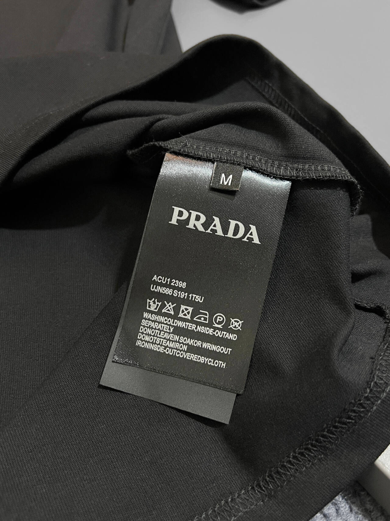 【PRADA】半袖 T シャツ