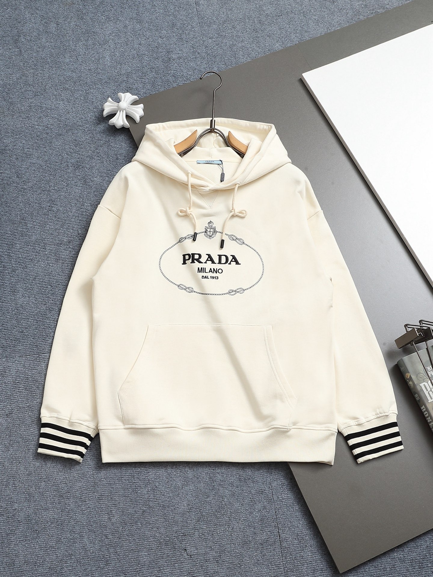 【PRADA】プラダ 刺繍パーカー