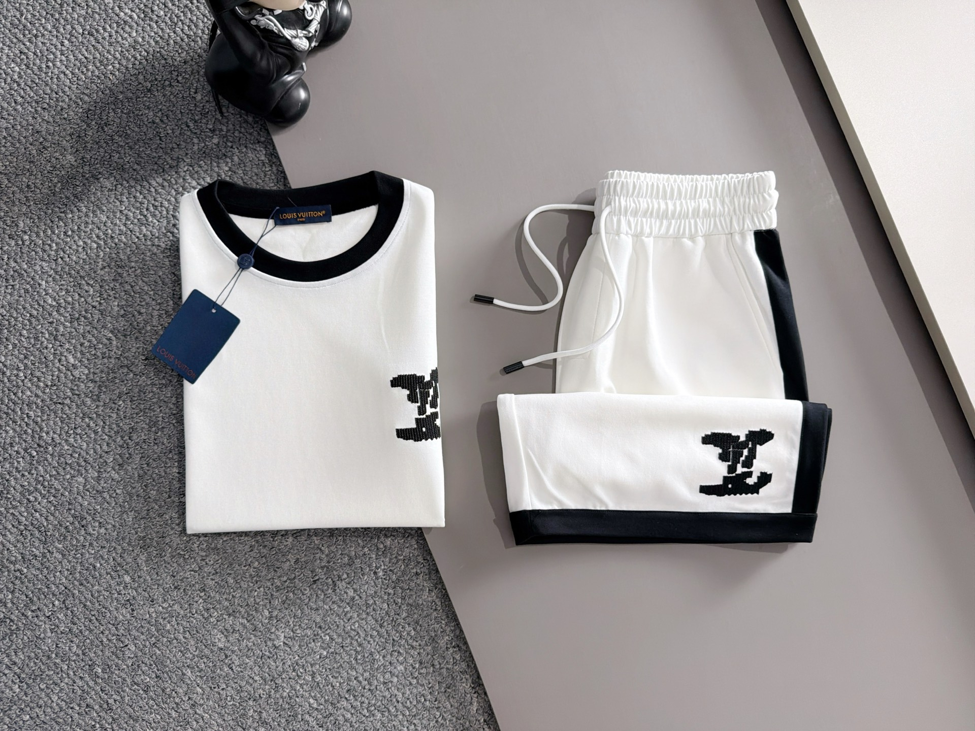 【LOUIS VUITTON】半袖T シャツショートパンツ セットアップ
