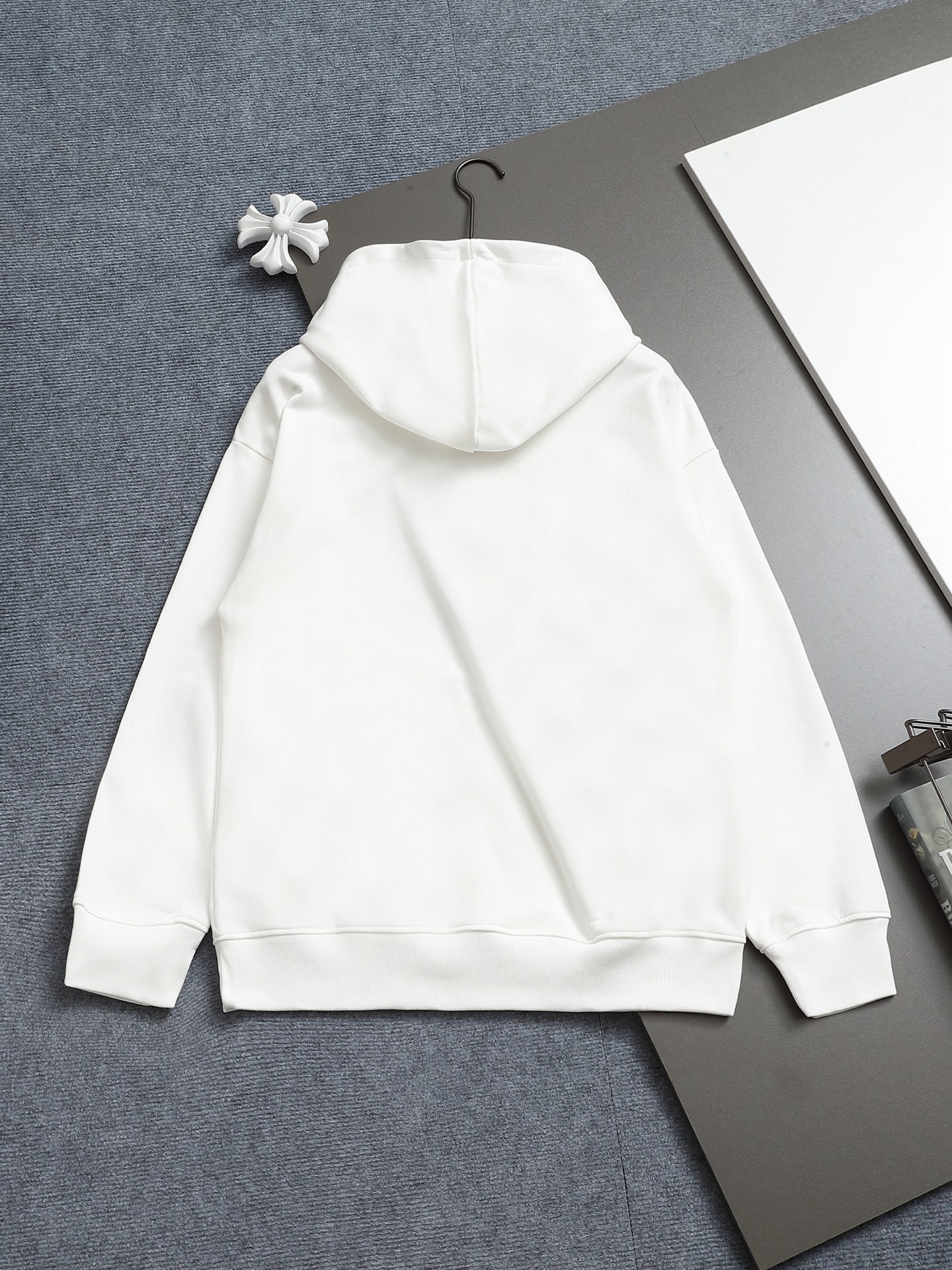 【LOUIS VUITTON】ルイヴィトン 刺繍パーカー
