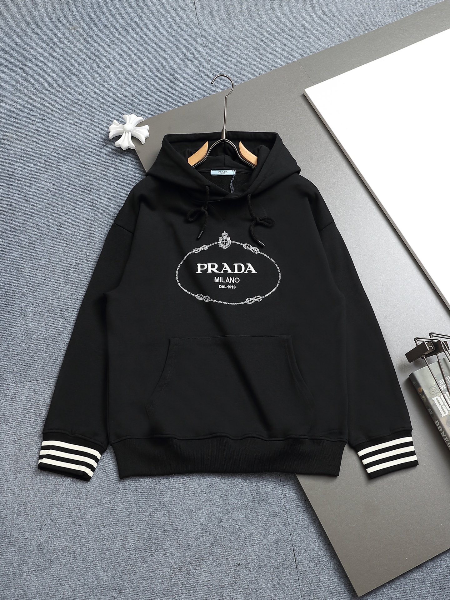 【PRADA】プラダ 刺繍パーカー