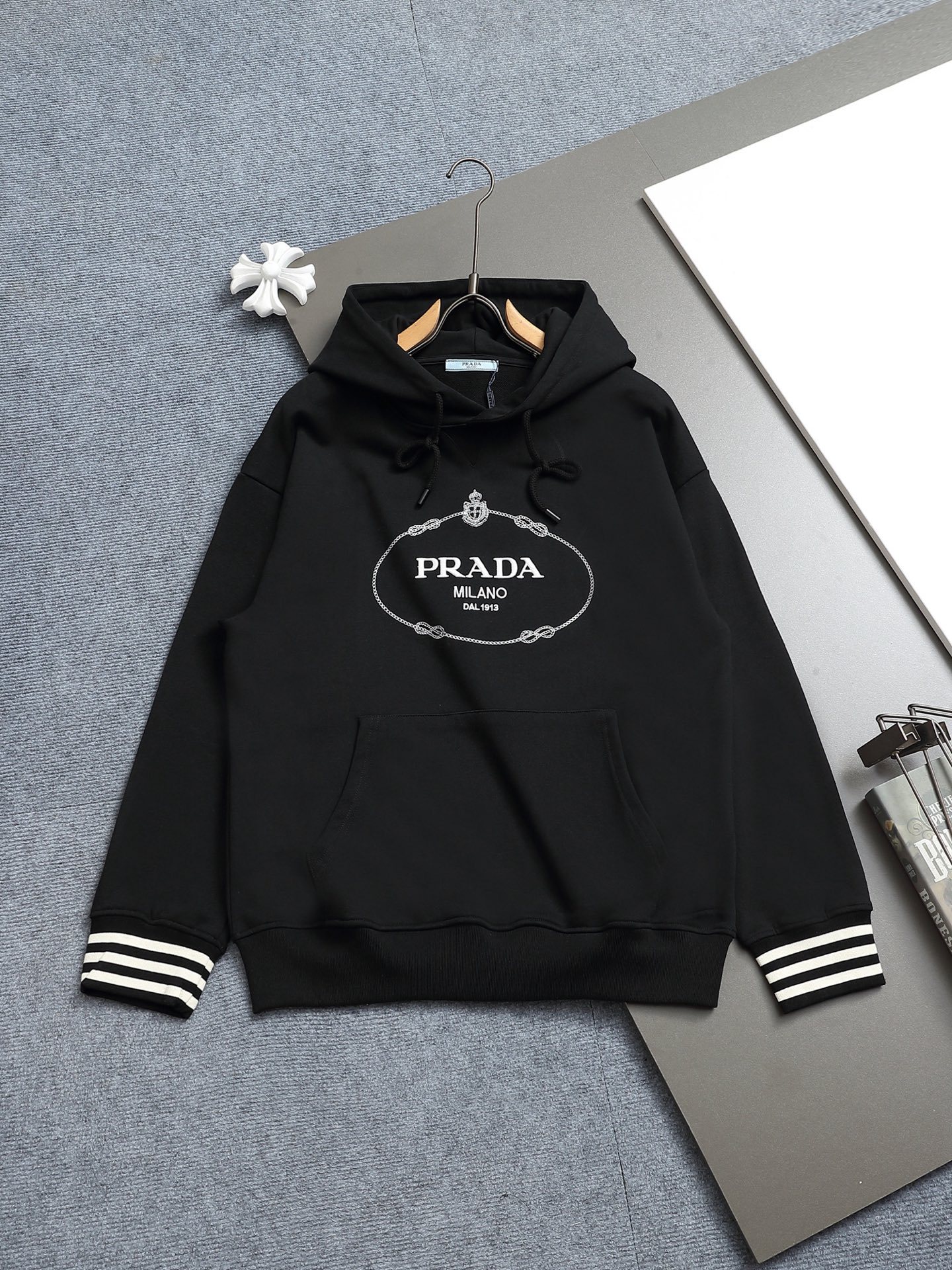 【PRADA】プラダ 刺繍パーカー