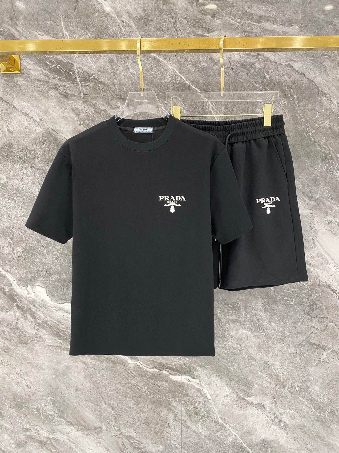 【PRADA】半袖T シャツショートパンツ セットアップ