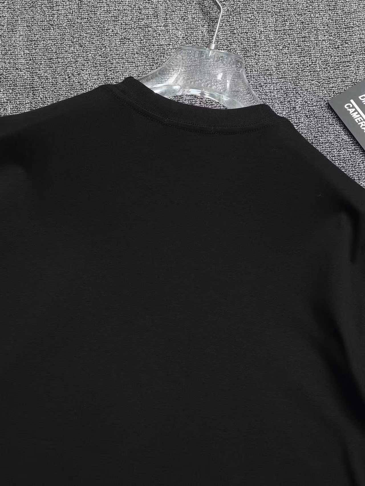 【PRADA】半袖 T シャツ