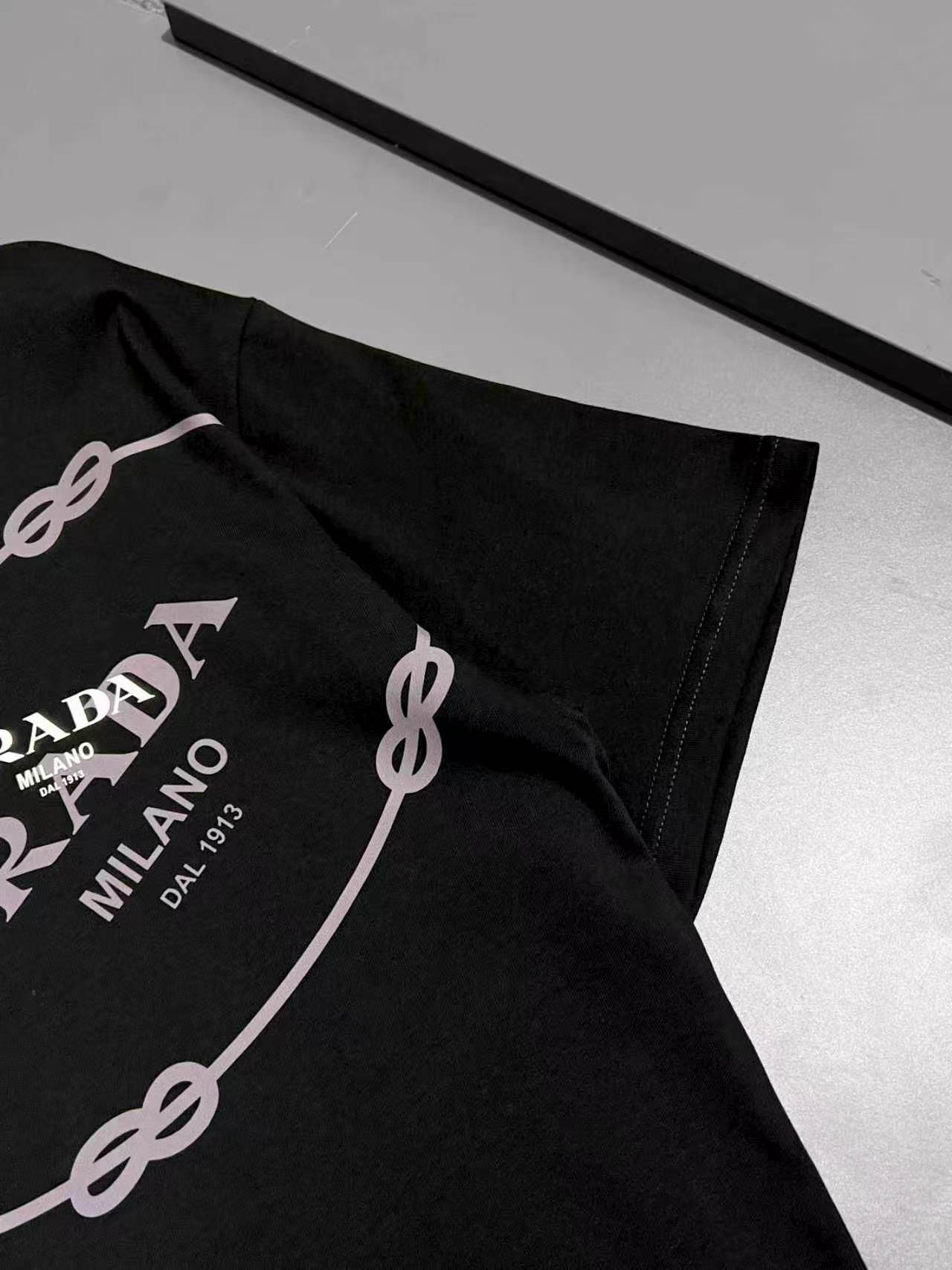 【PRADA】半袖 T シャツ