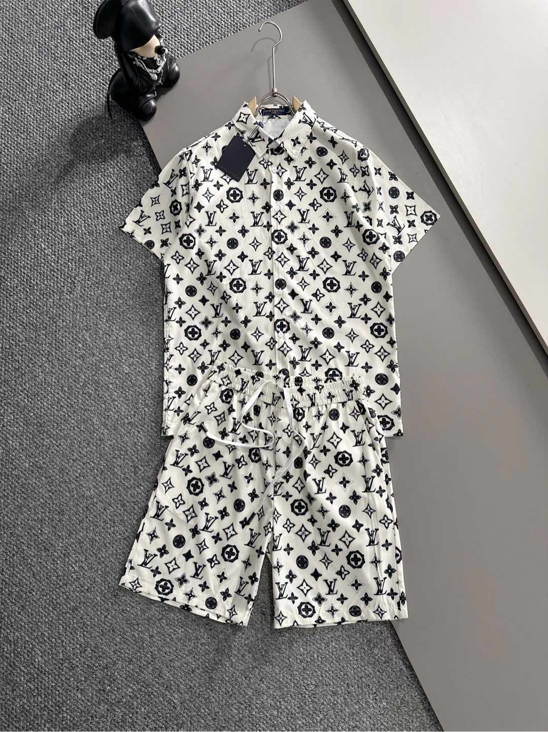 【LOUIS VUITTON】半袖シャツショートパンツ セットアップ