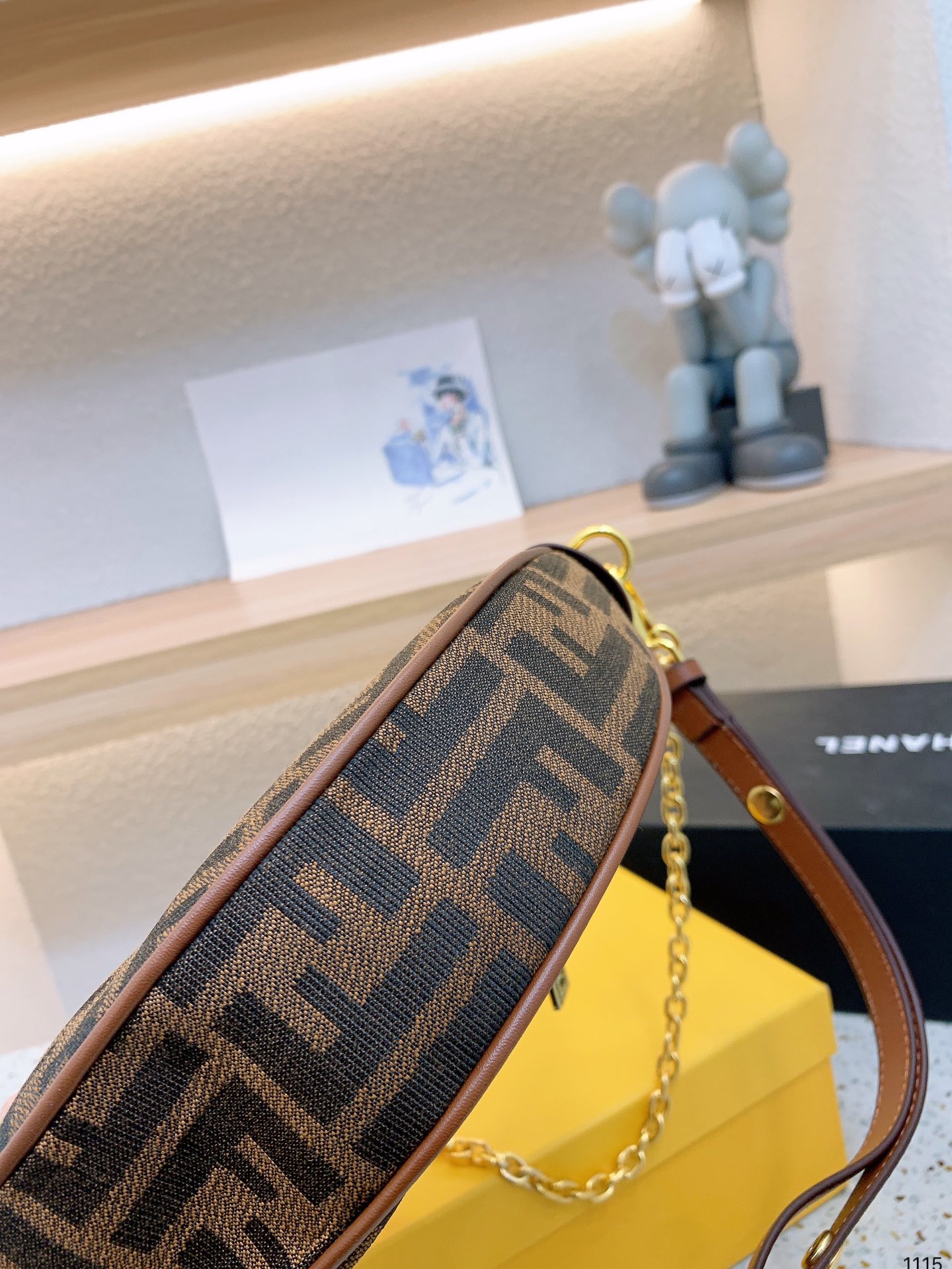 【FENDI 公式 旗艦店】フェンディ ショルダーバッグ 当日出荷 好評に付き再入荷！22*6*17CM