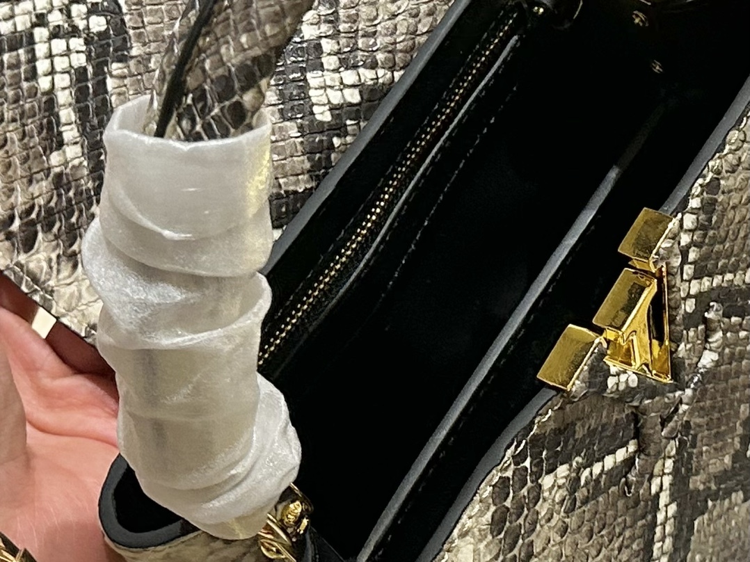 【Louis Vuitton 】カプシーヌのパイソン柄のかっこよさにこだわり、LVはカプシーヌを「レディースバッグ」と位置付ける