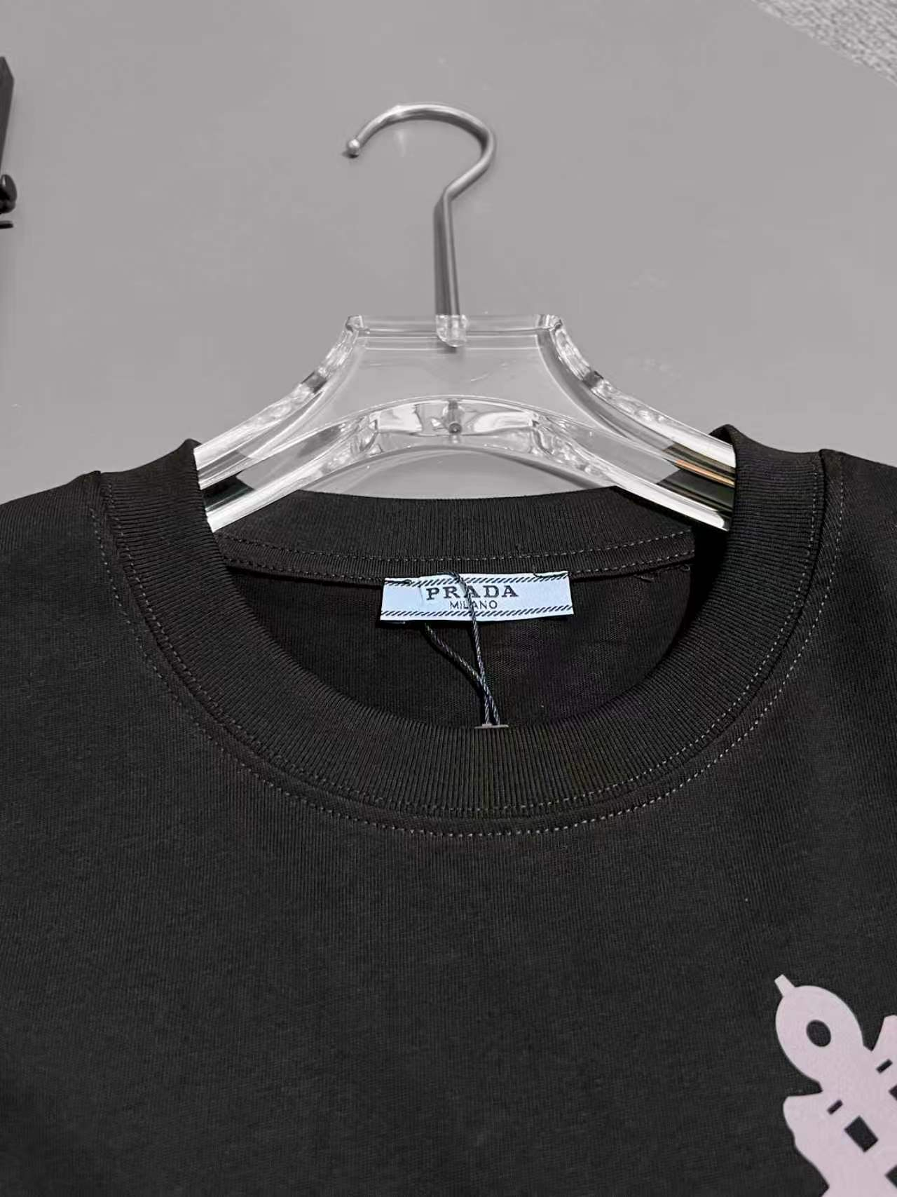 【PRADA】半袖 T シャツ