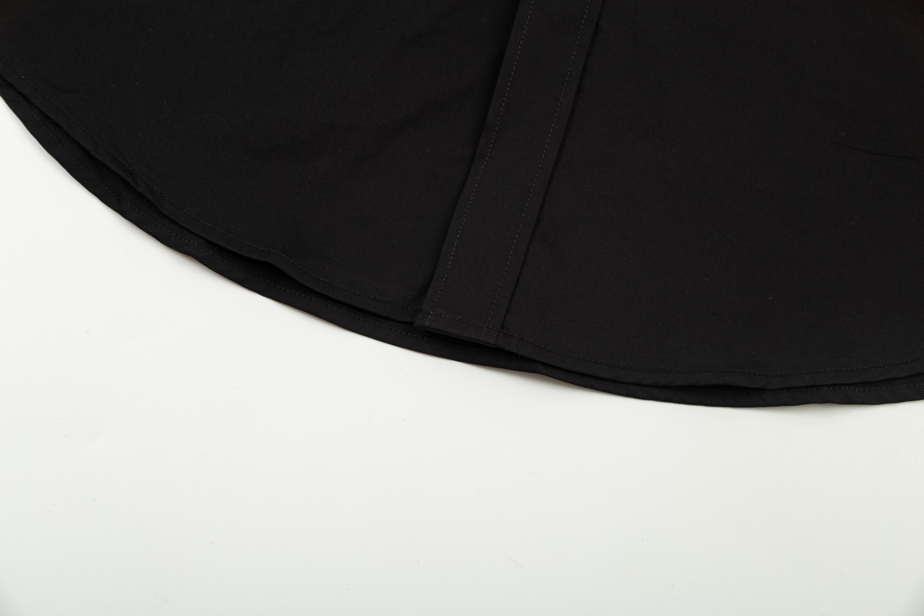 【GIVENCHY 公式旗艦店】ジバンシー シャツ ご好評に付き再入荷 240802