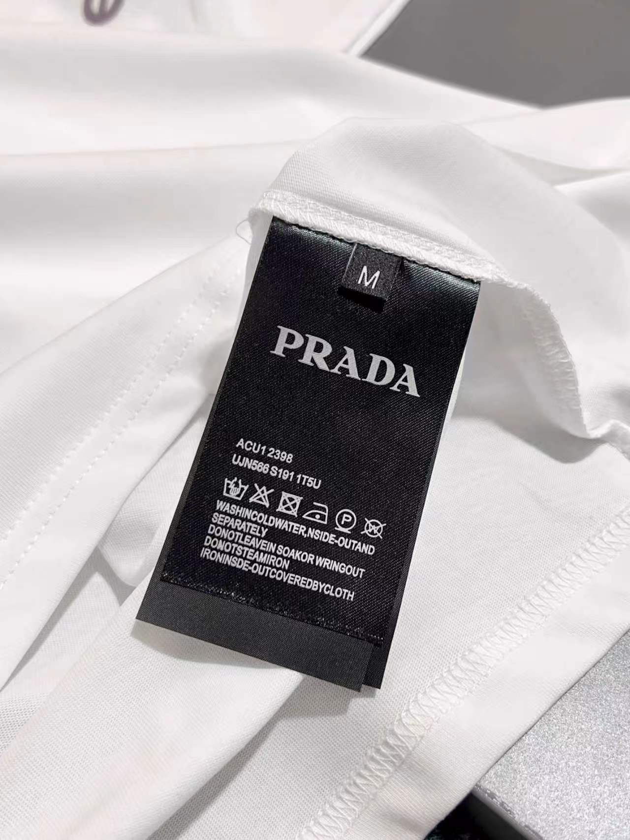 【PRADA】半袖 T シャツ