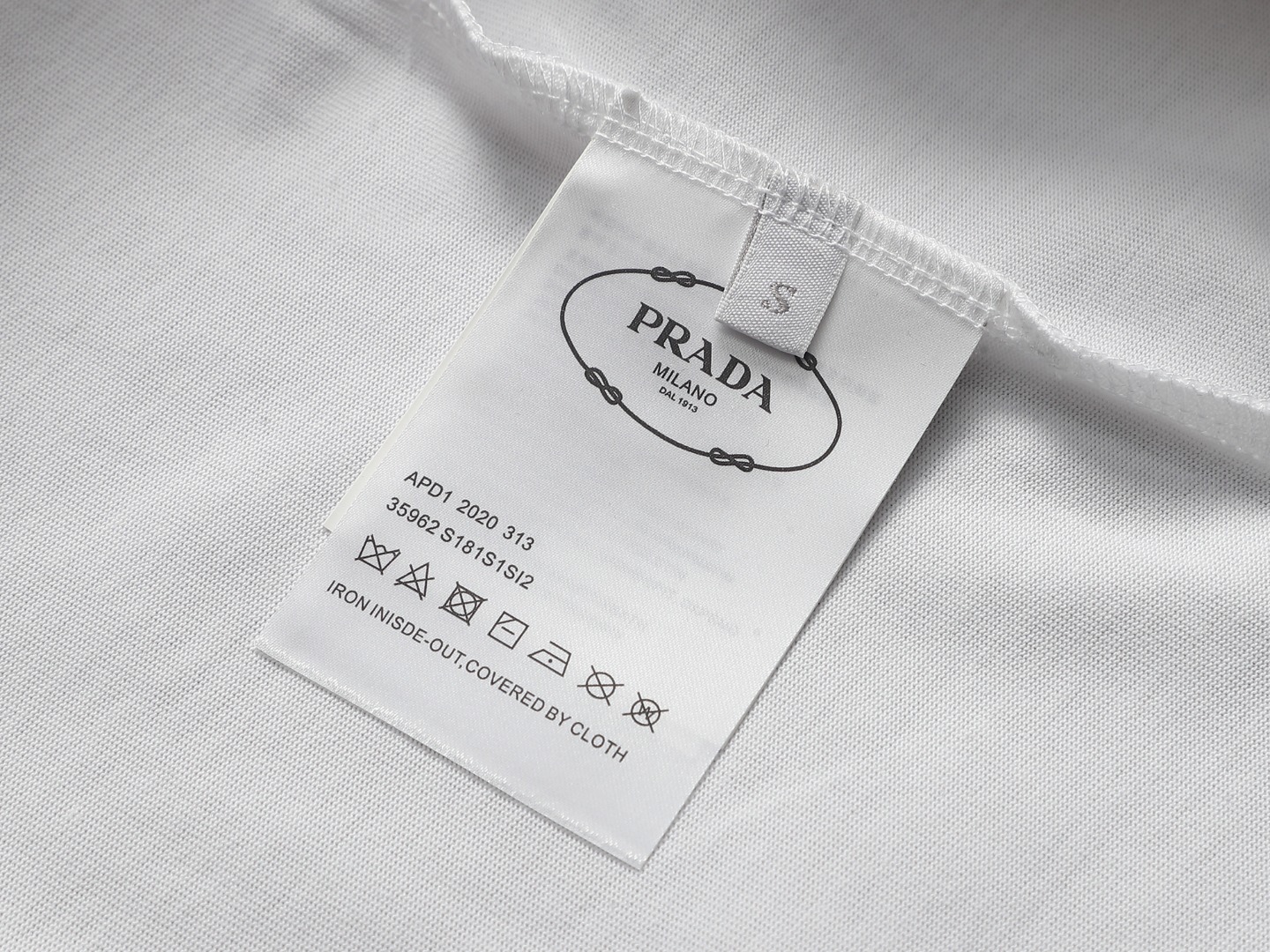 【PRADA】半袖 T シャツ