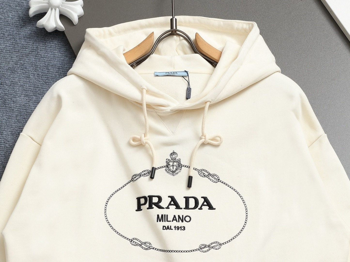 【PRADA】プラダ 刺繍パーカー
