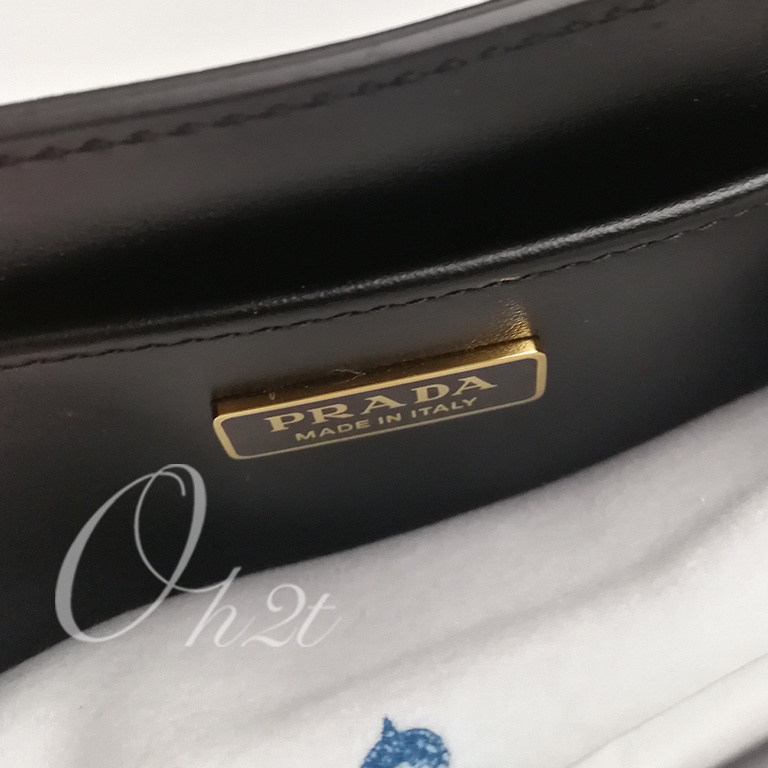 PRADA サフィアーノレザー ハンドバッグ