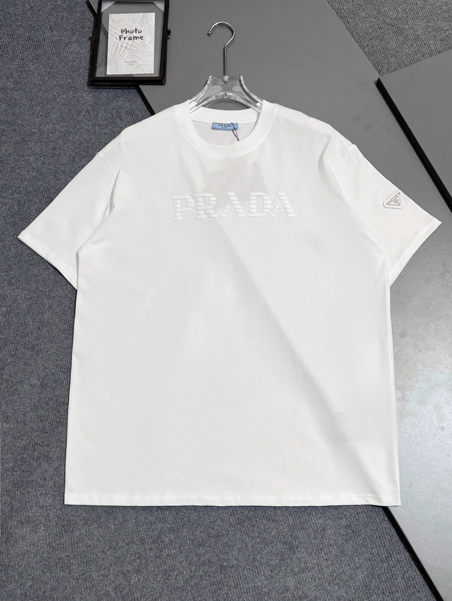 【PRADA】半袖 T シャツ