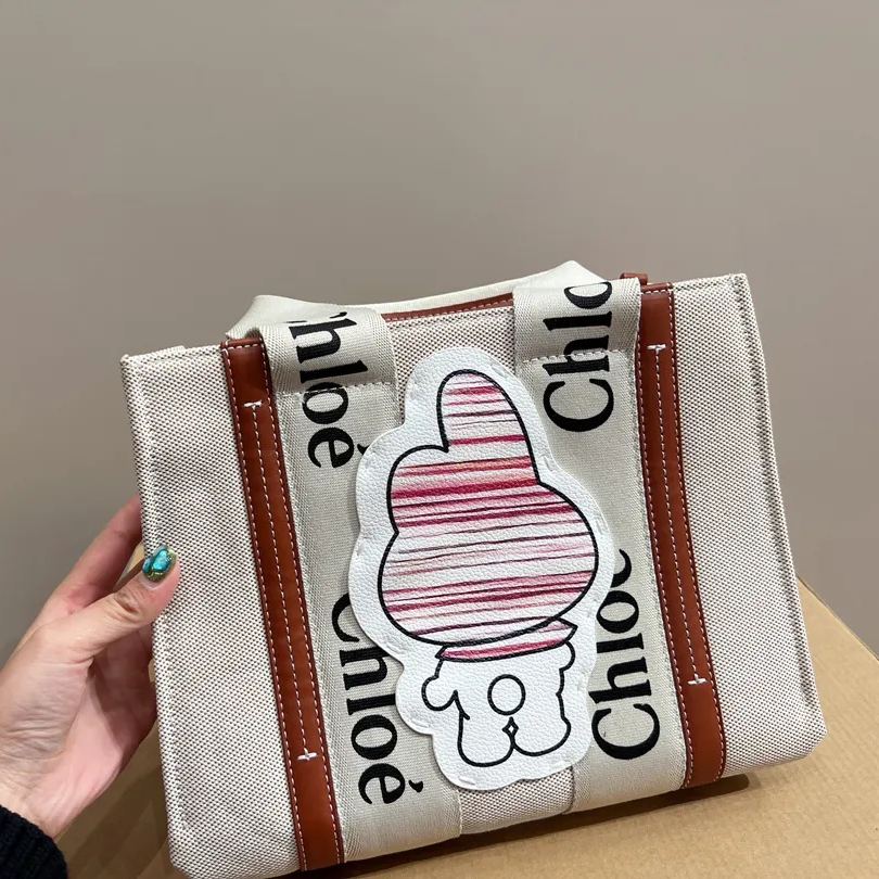 【CHLOE】大人気 「WOODY」スモールトートバッグ ストラップ付き