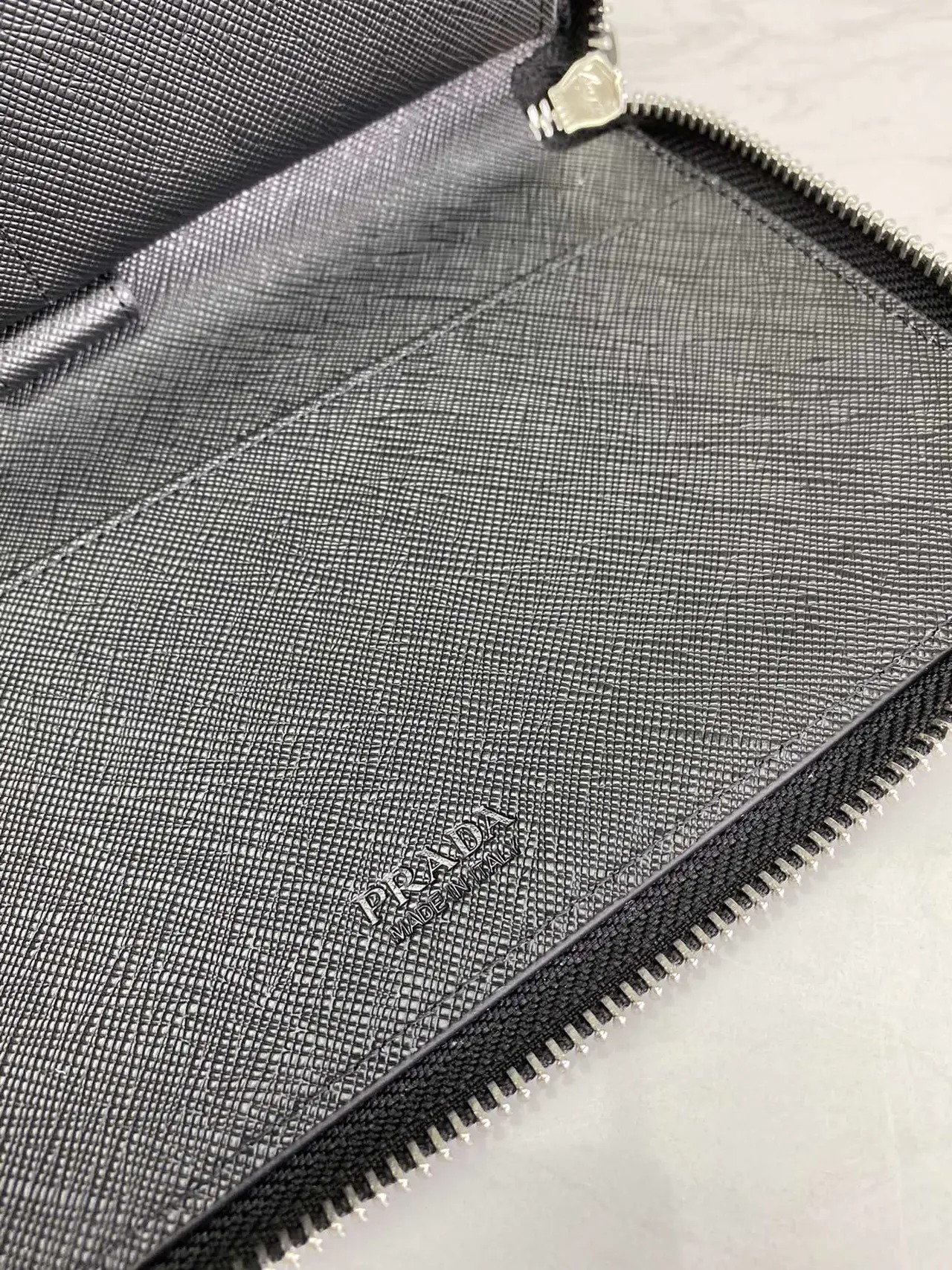 PRADA（プラダ） 財布 21x12cm