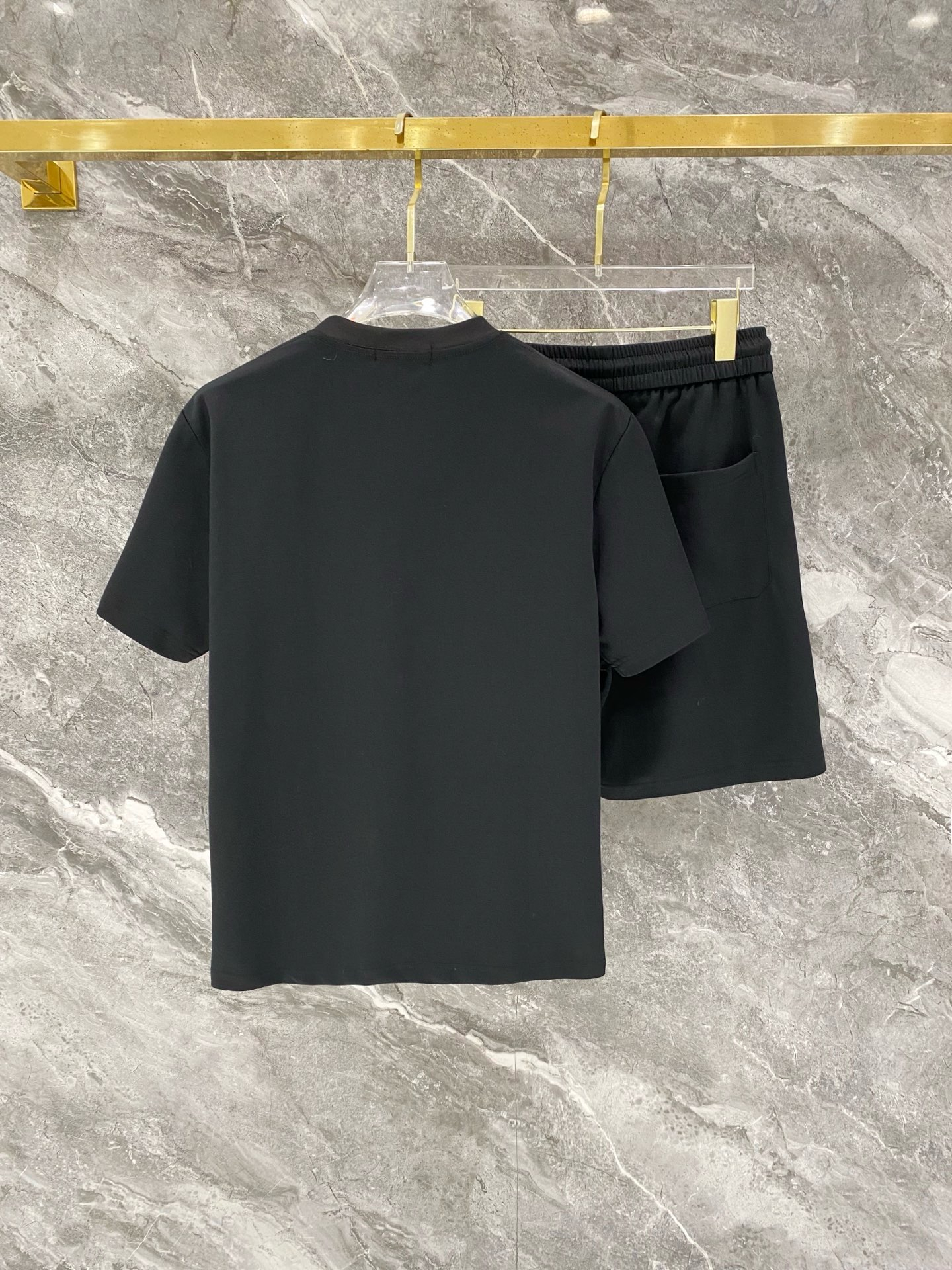 【LOUIS VUITTON】半袖T シャツショートパンツ セットアップ