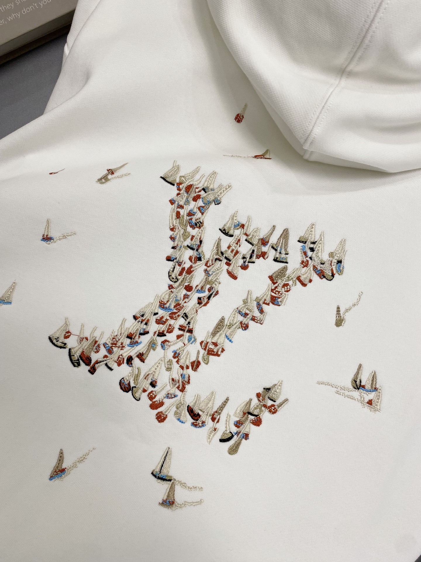 【LOUIS VUITTON】ルイヴィトン 刺繍パーカー