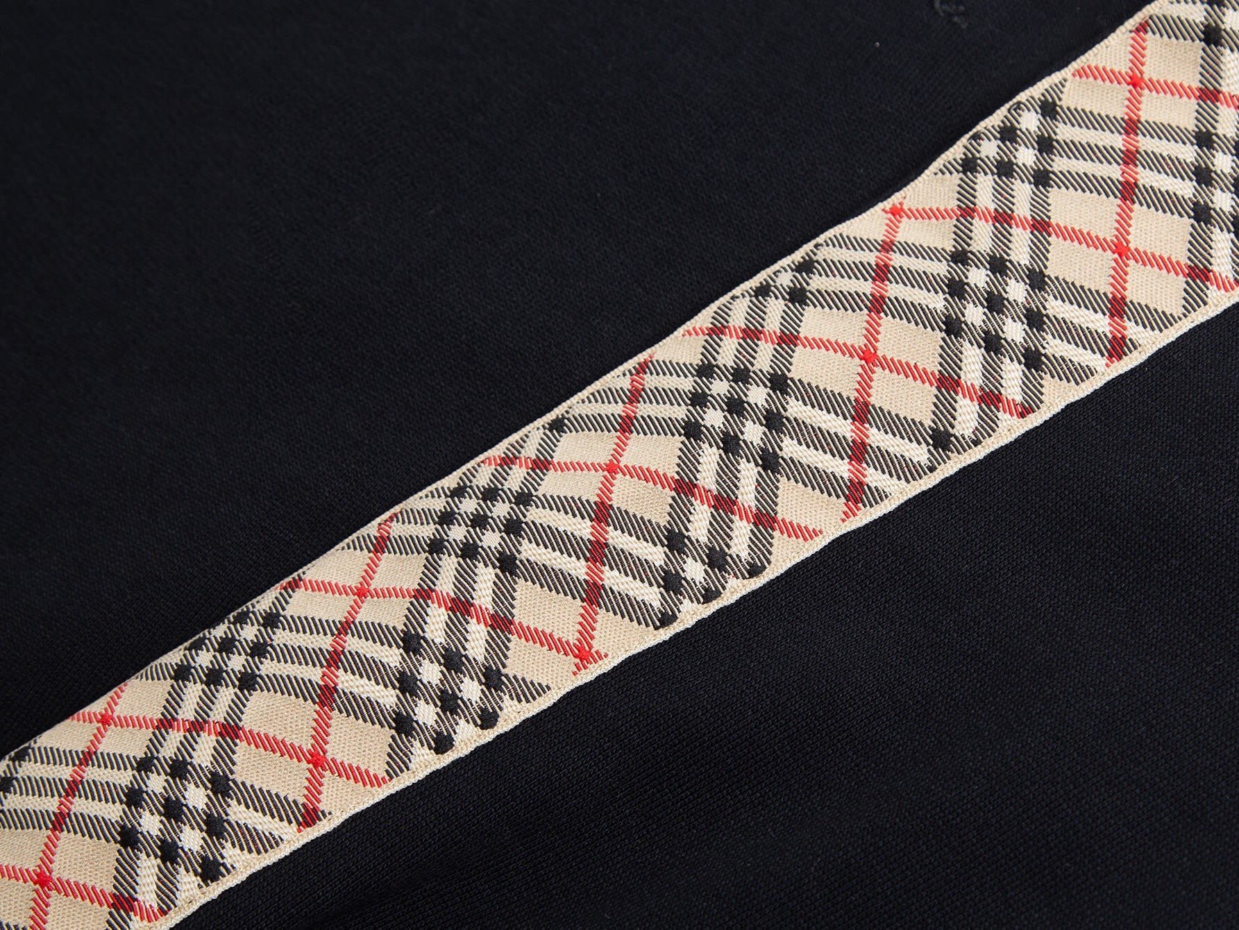 【BURBERRY】刺繍長袖 T シャツ