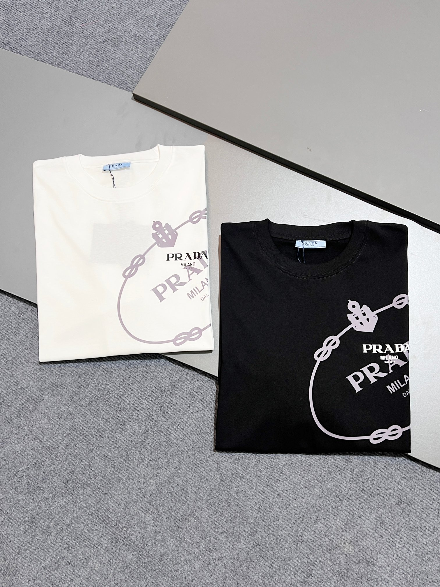 【PRADA】半袖 T シャツ