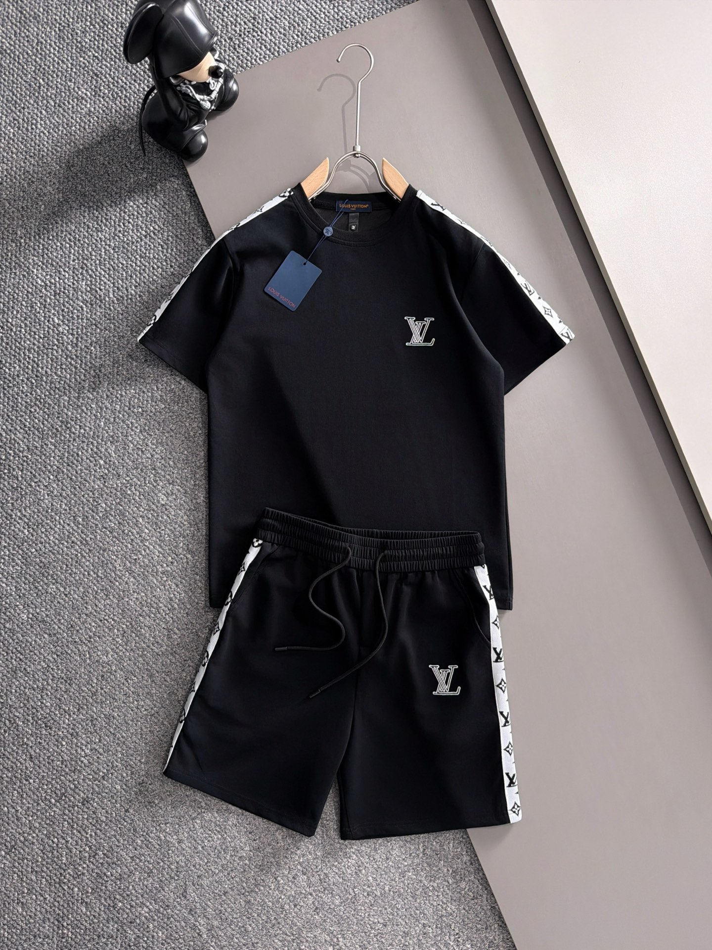 【LOUIS VUITTON】半袖T シャツショートパンツ セットアップ