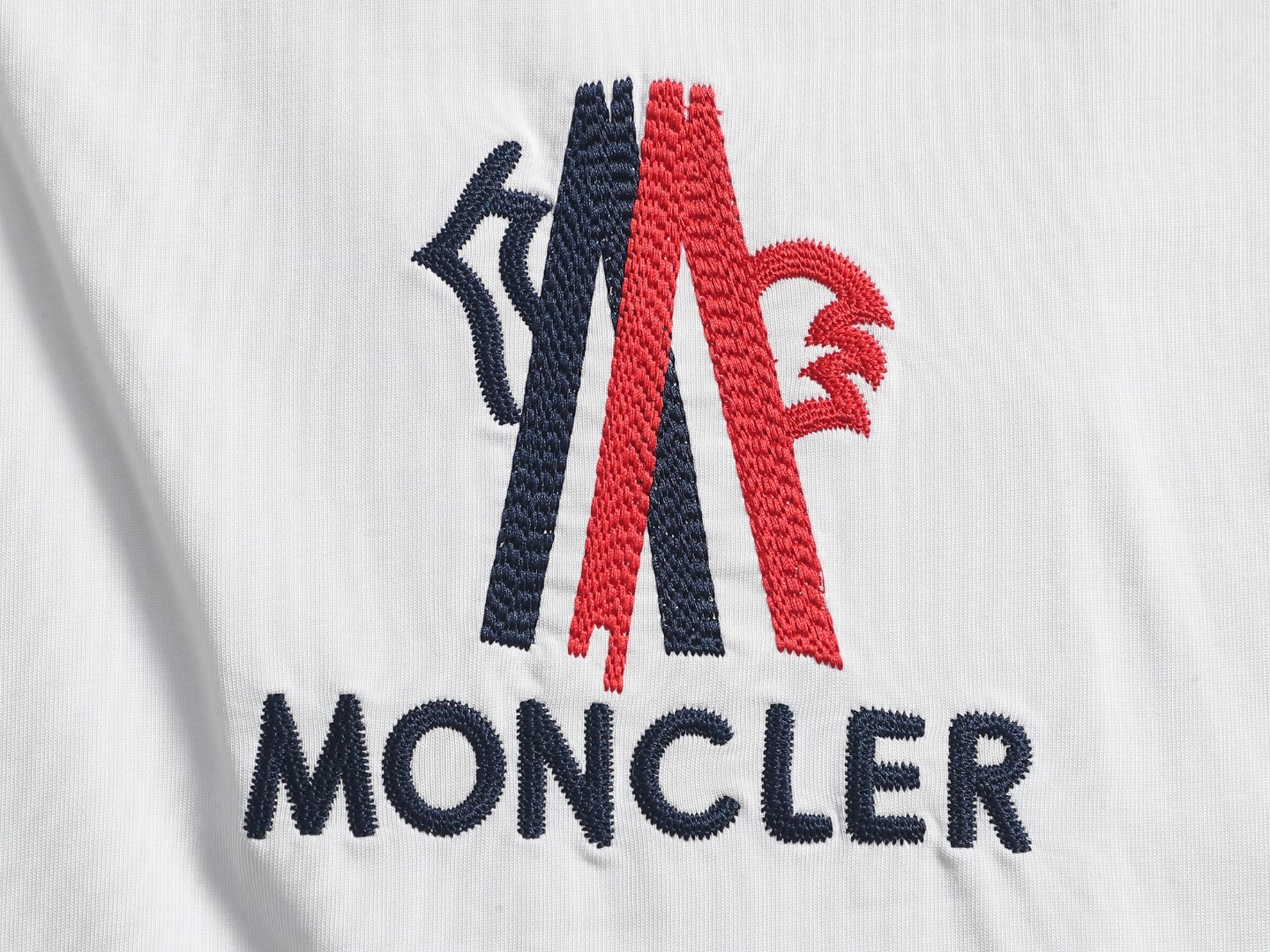 【MONCLER】刺繍半袖 T シャツ