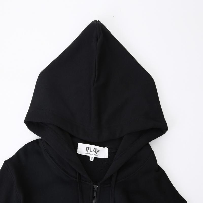 【COMME des GARÇONS PLAY】刺繍ジップパーカー