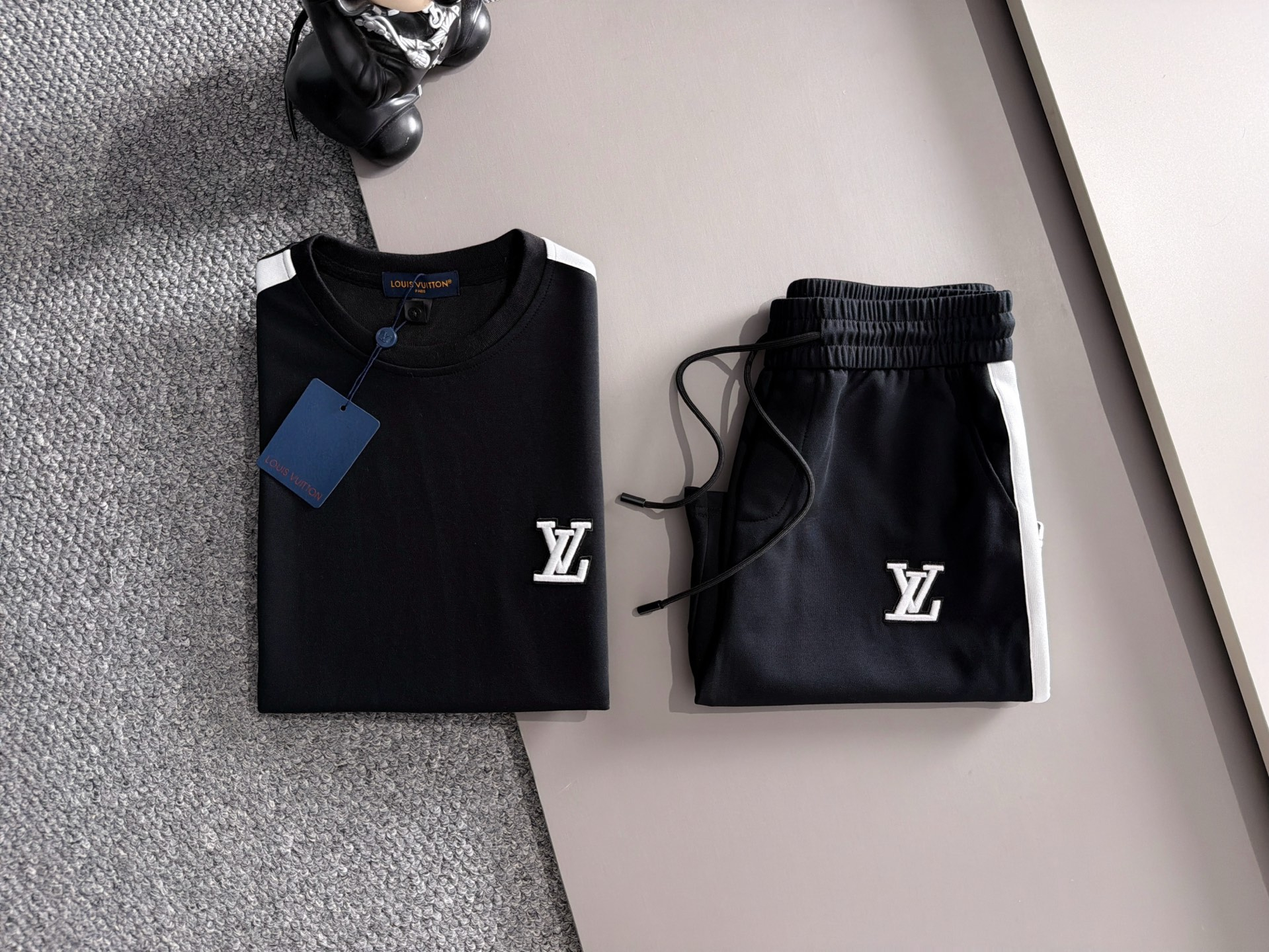 【LOUIS VUITTON】半袖T シャツショートパンツ セットアップ