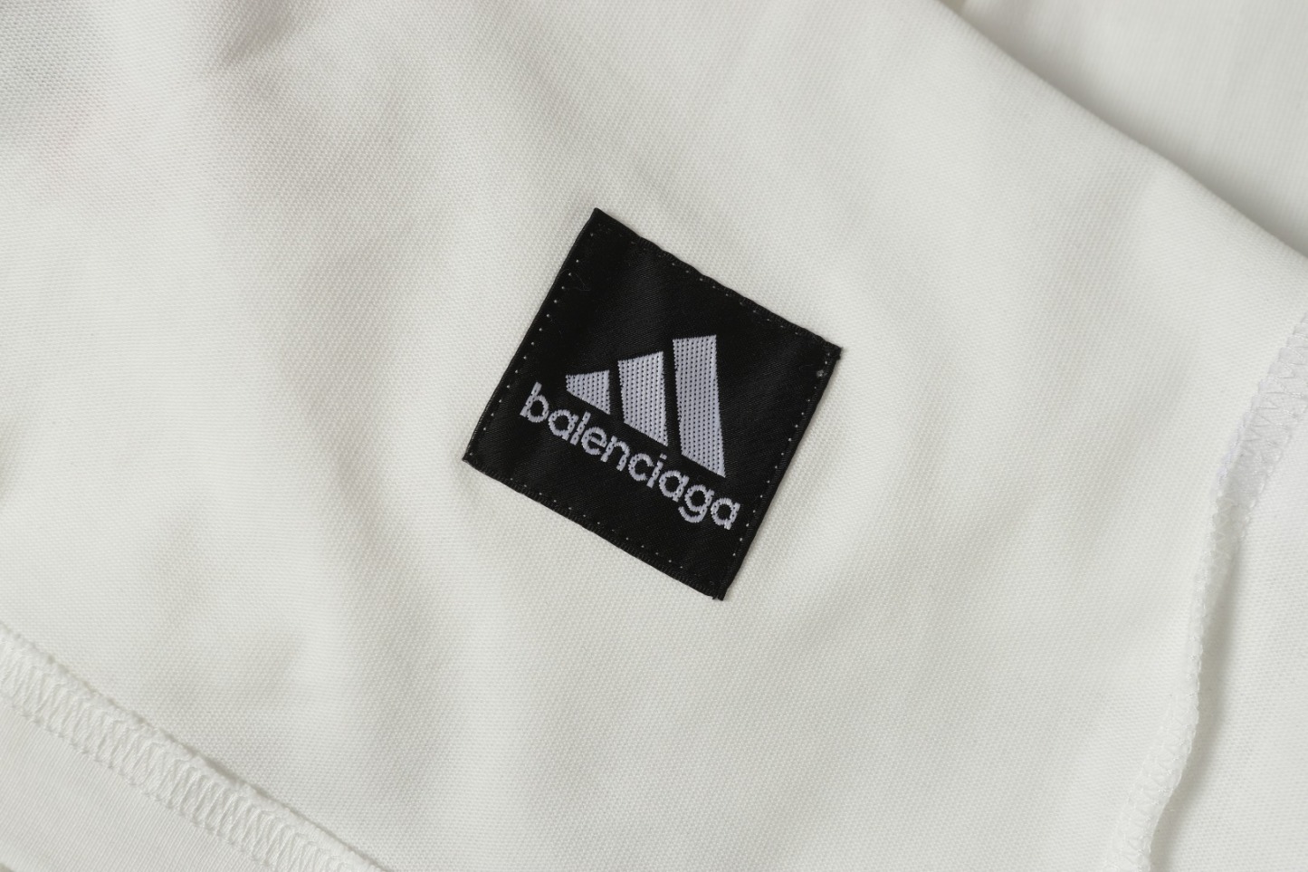 【BALENCIAGA】刺繍 半袖 T シャツ