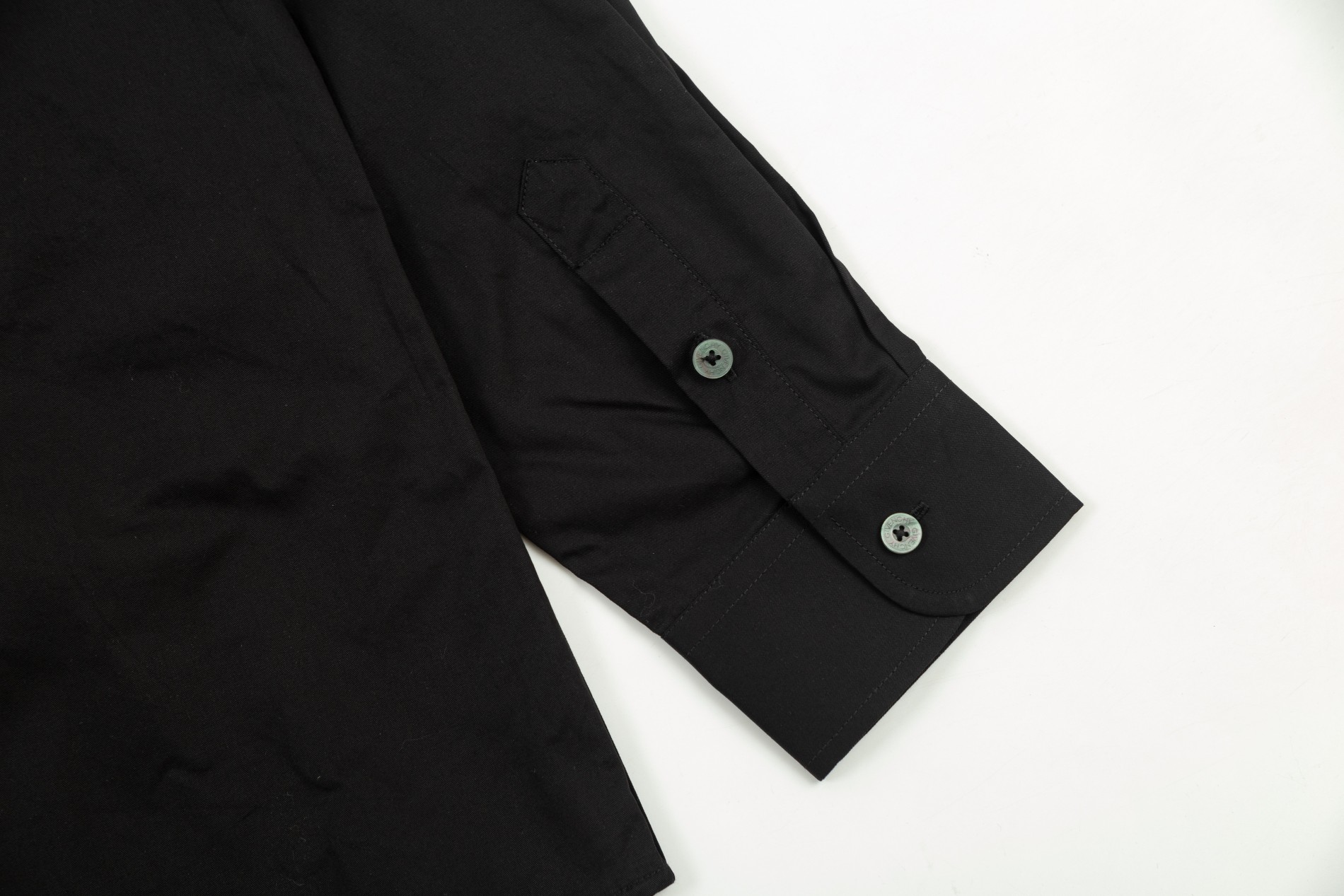 【GIVENCHY 公式旗艦店】ジバンシー シャツ ご好評に付き再入荷 240802