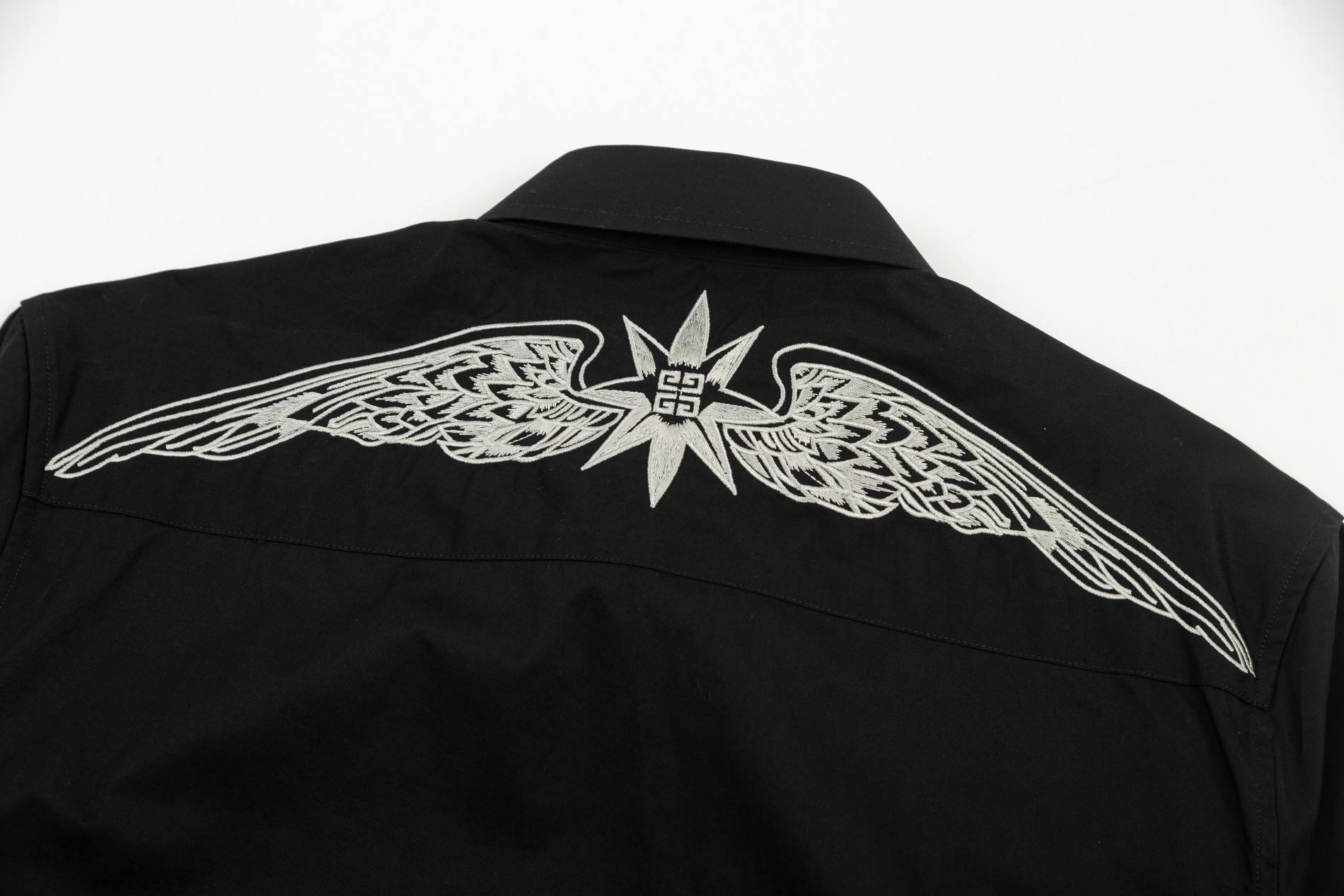 【GIVENCHY 公式旗艦店】ジバンシー シャツ ご好評に付き再入荷 240802