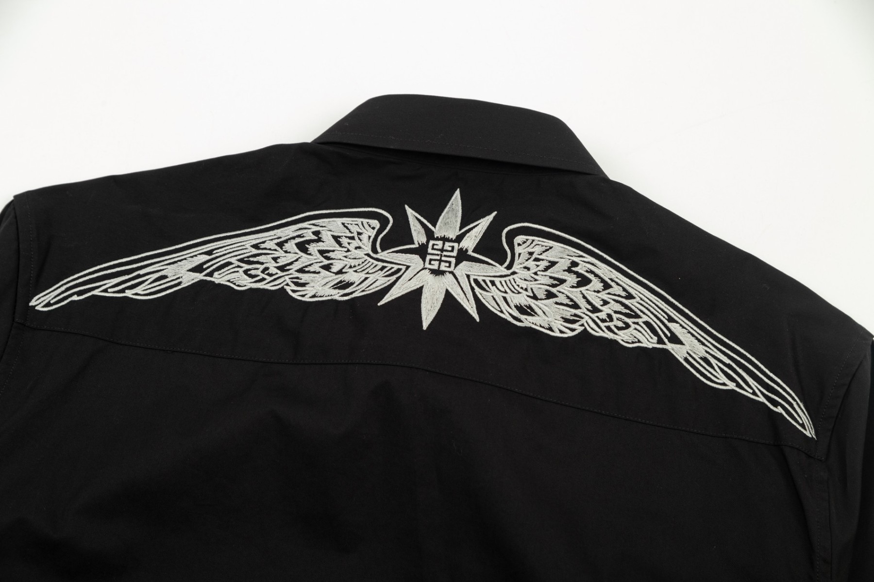 【GIVENCHY 公式旗艦店】ジバンシー シャツ ご好評に付き再入荷 240802