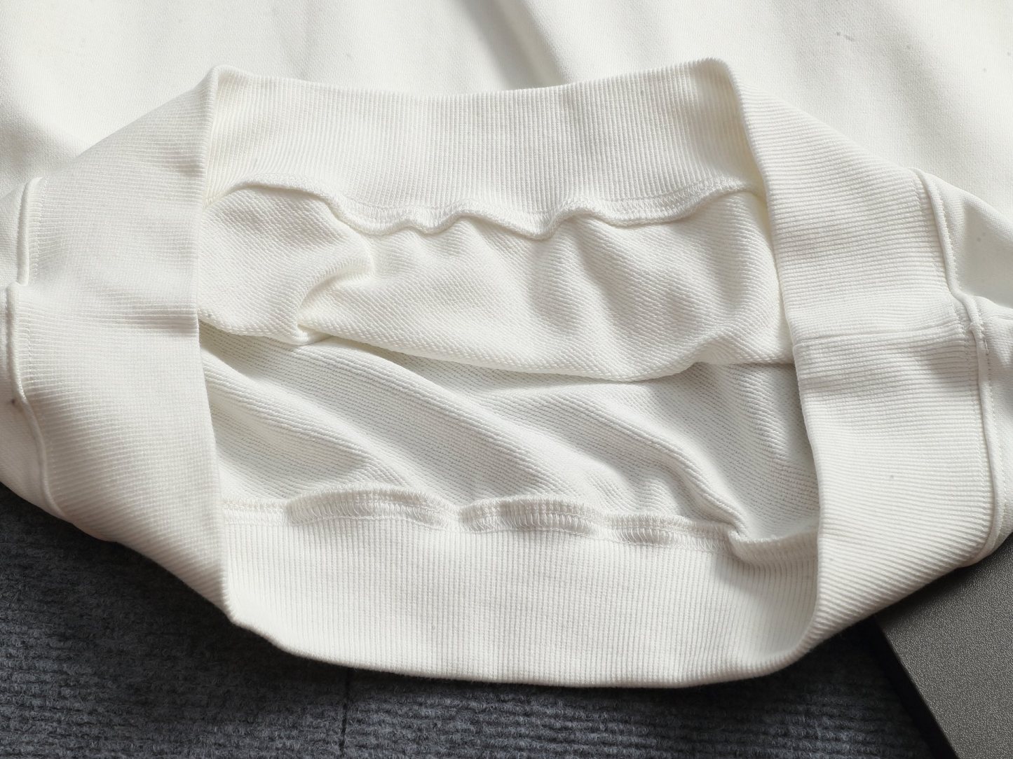 【BALENCIAGA】刺繍長袖 T シャツ