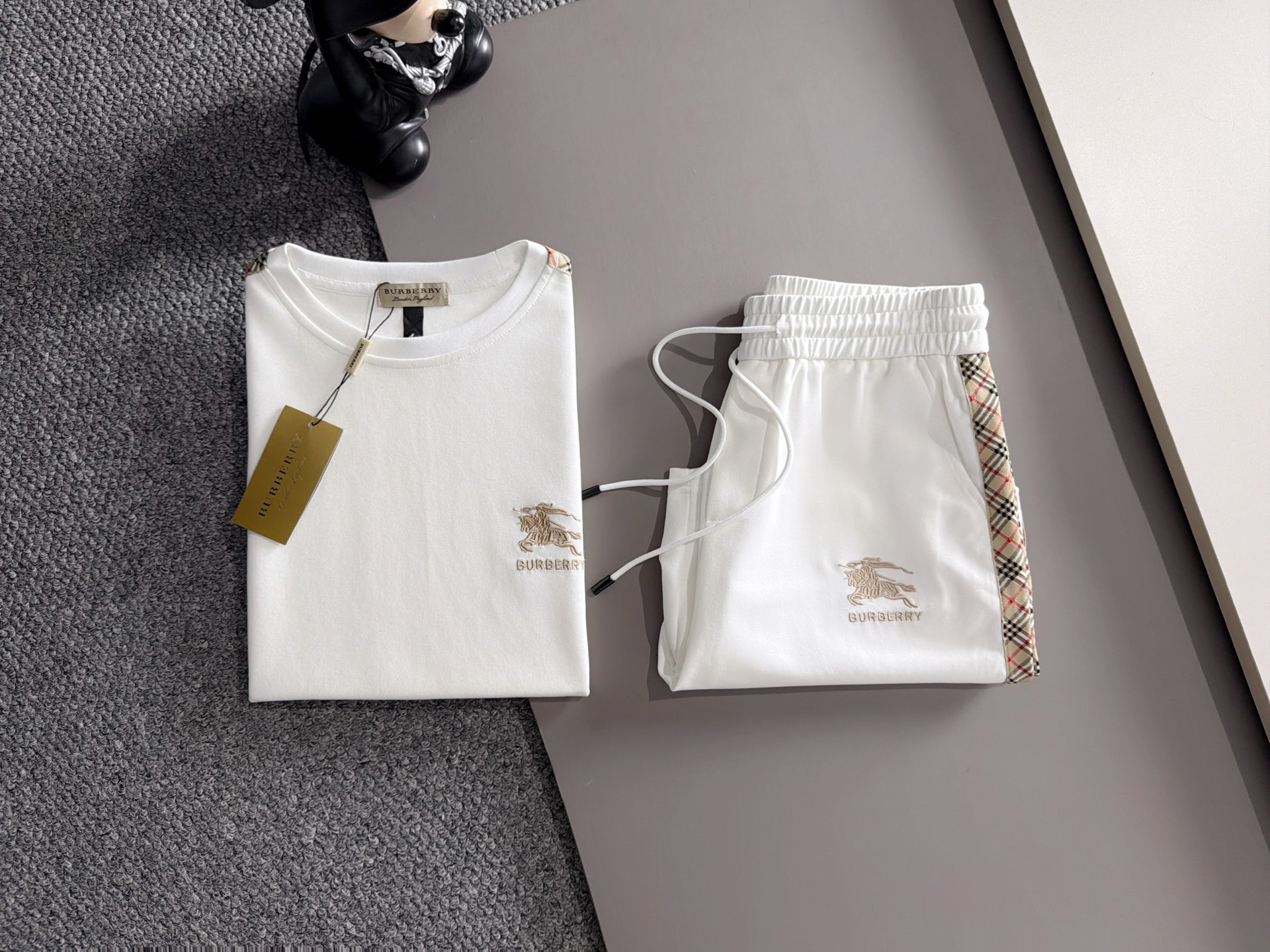 【BURBERRY】半袖T シャツショートパンツ セットアップ