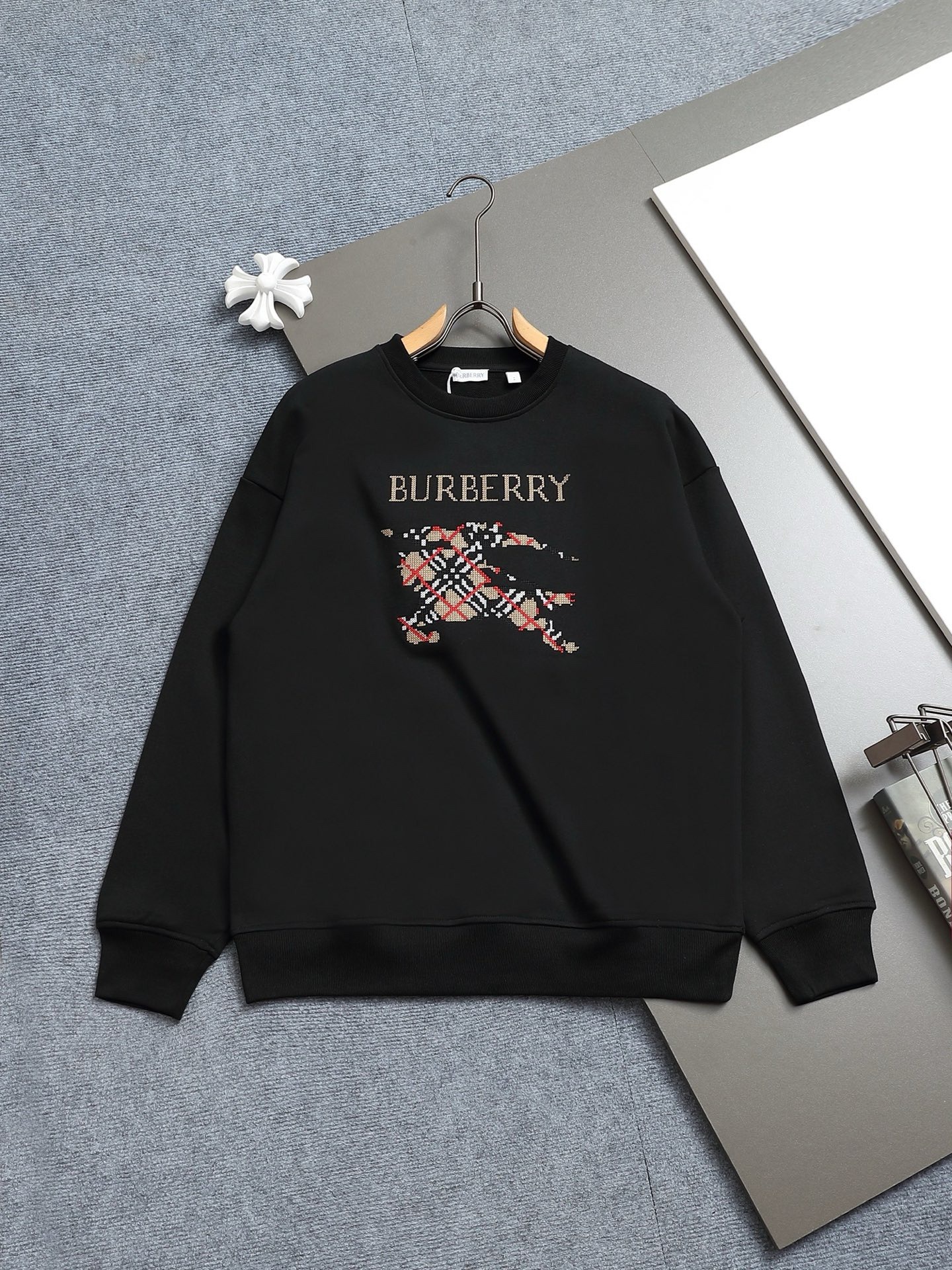 【BURBERRY】刺繍長袖 T シャツ
