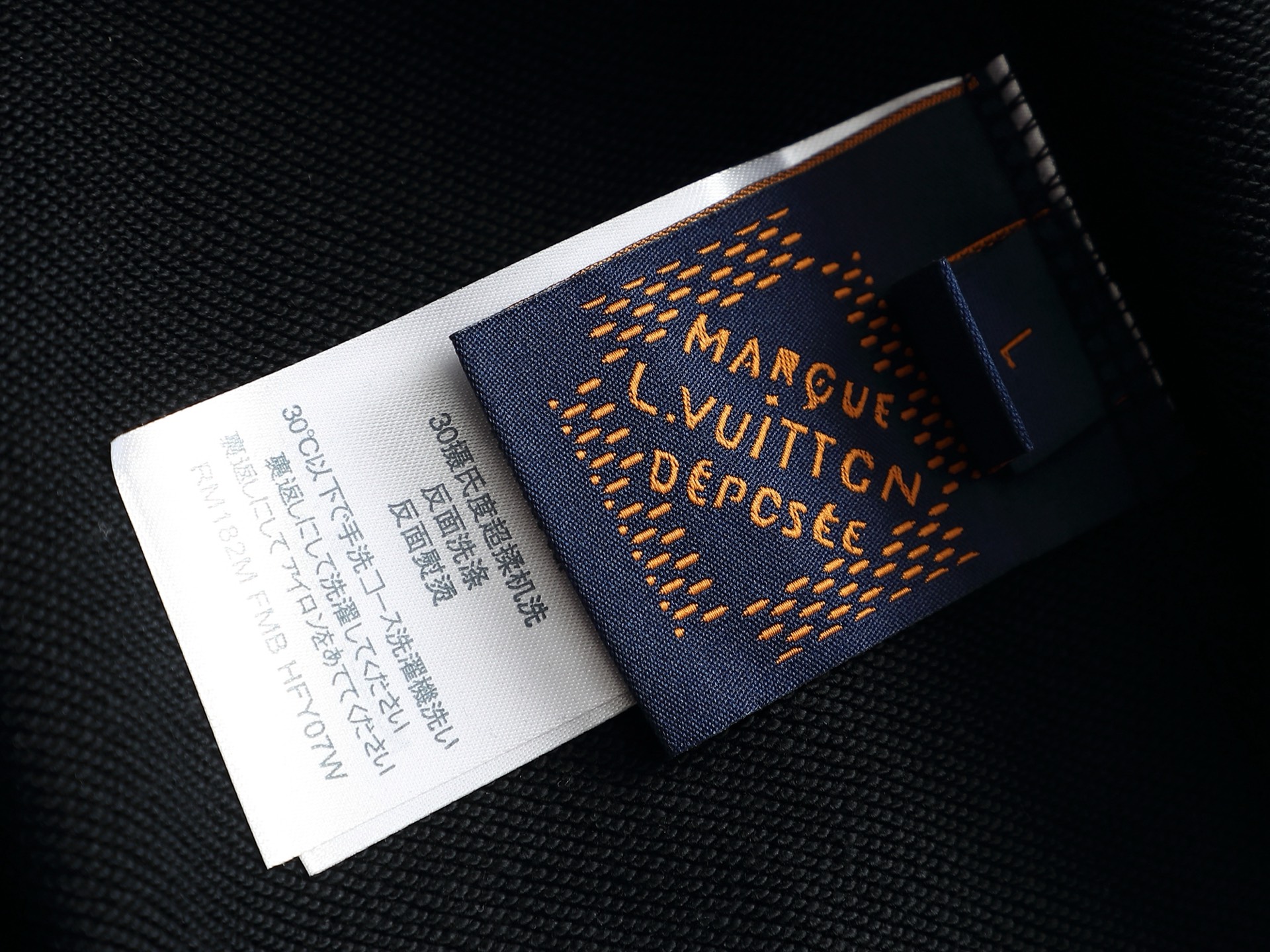 【LOUIS VUITTON】バーバリー パーカー