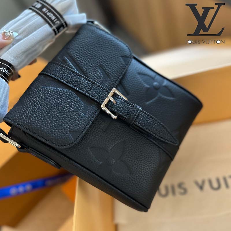 LOUIS VUITTON　エンベロップ ポーチ　ボディバッグ