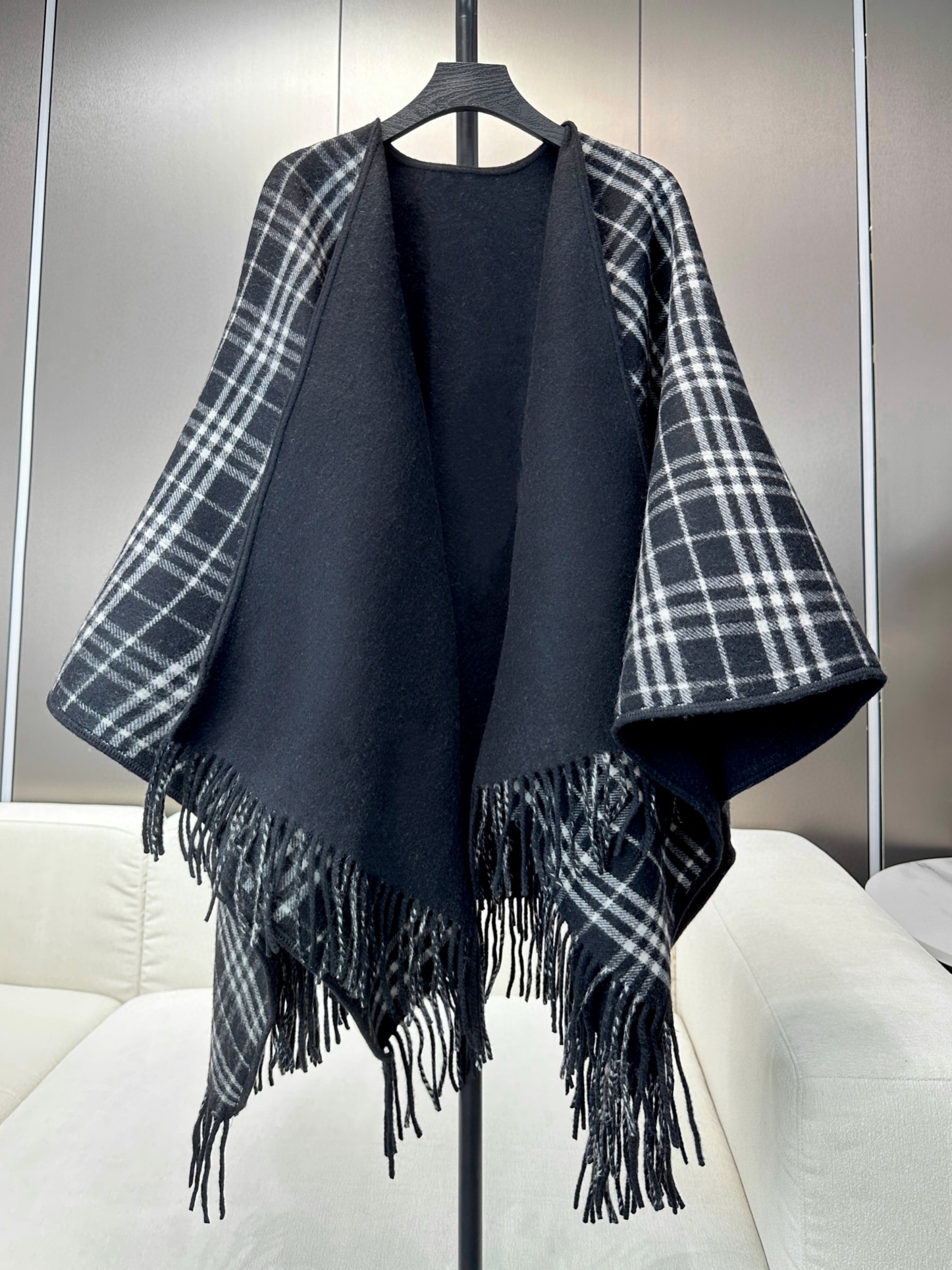 【BURBERRY旗艦店】バーバリー マント ショール ご好評に付き再入荷！