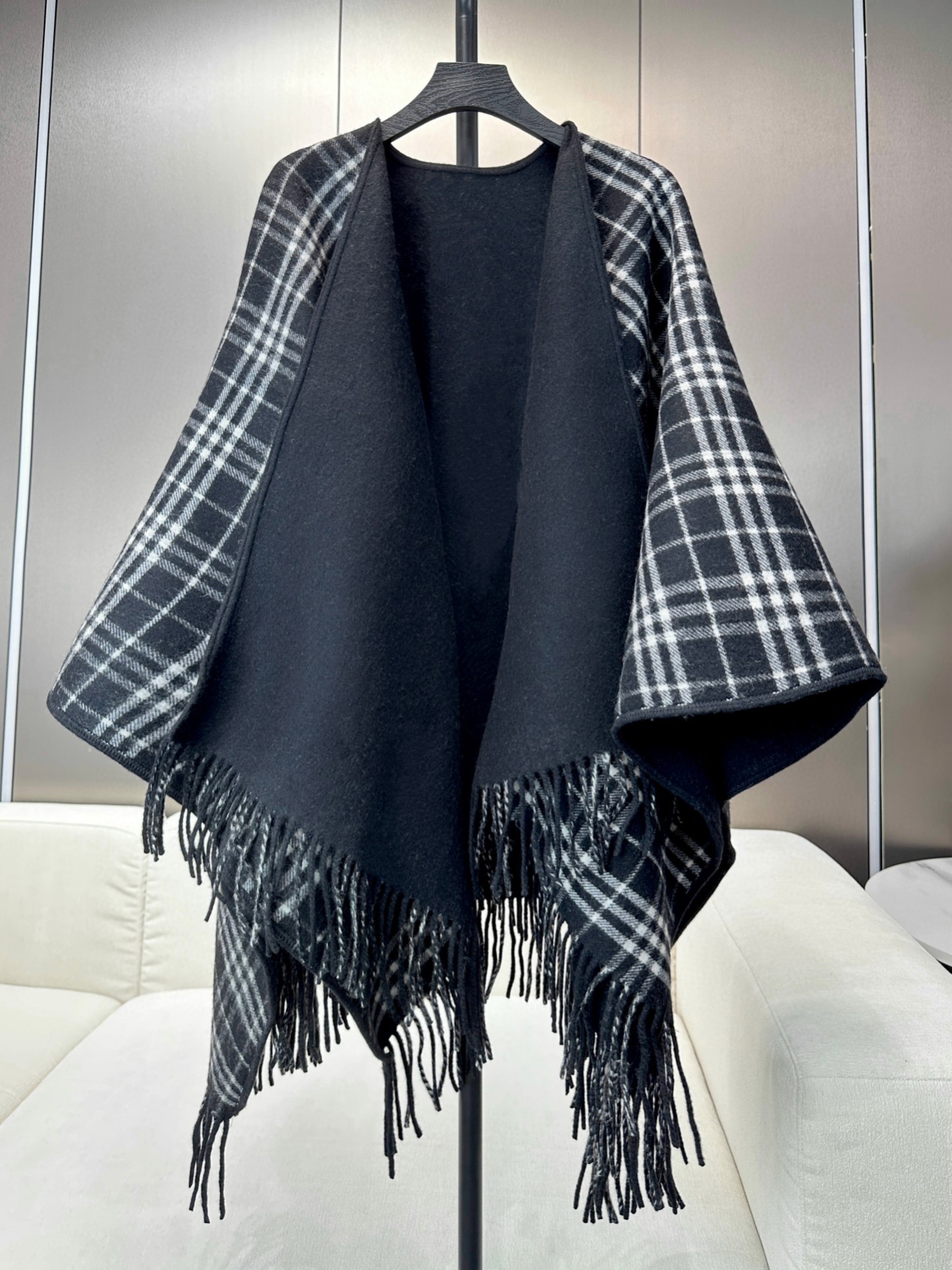 【BURBERRY旗艦店】バーバリー マント ショール ご好評に付き再入荷！