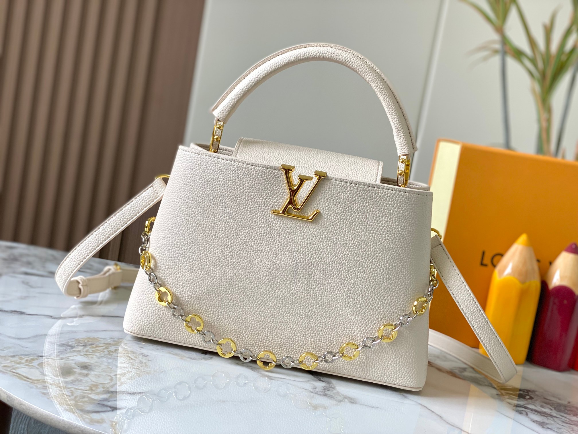 LOUIS VUITTON ルイヴィトン Capucines ハンドバッグ M12938