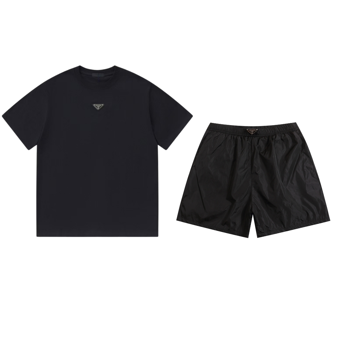 【PRADA】半袖T シャツショートパンツ セットアップ