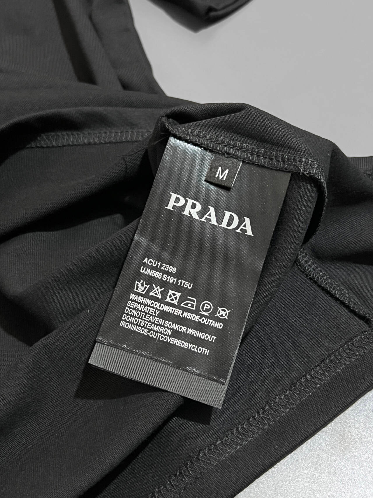 【PRADA】半袖 T シャツ