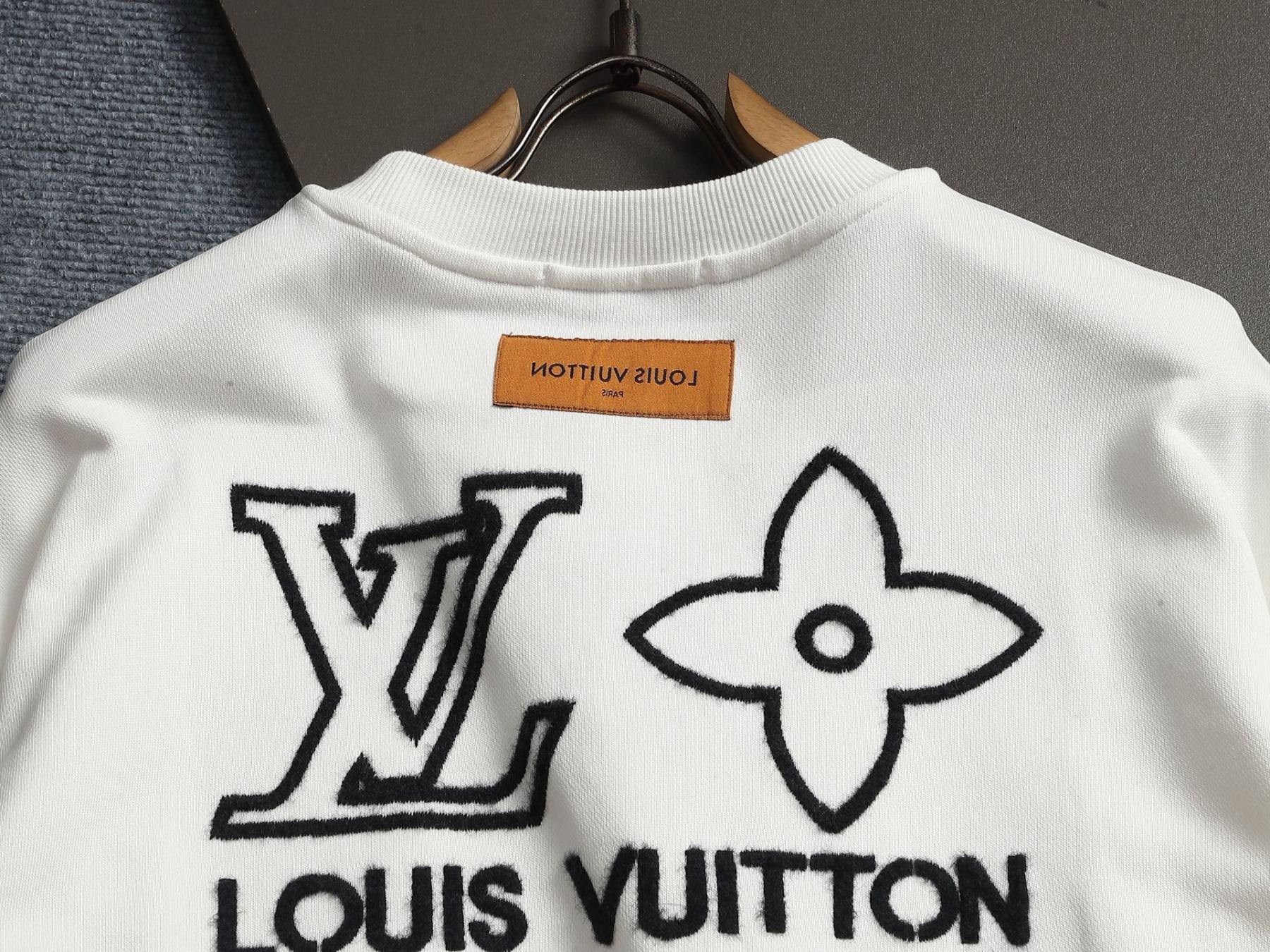 【LOUIS VUITTON】刺繍長袖 T シャツ