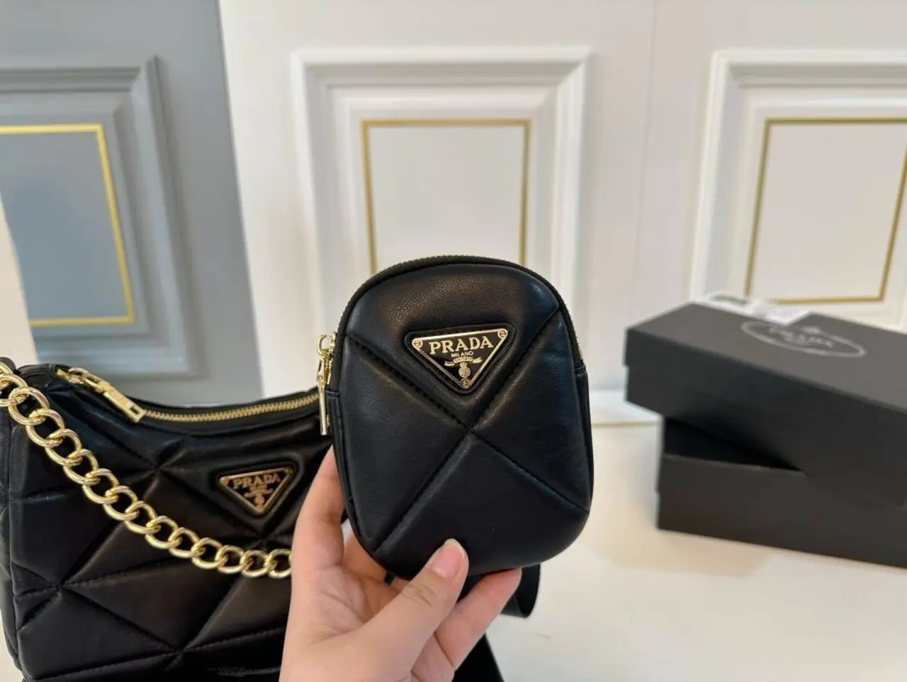 【PRADA 公式 旗艦店】プラダ 斜めがけバッグ 当日出荷 好評に付き再入荷！26*13CM 240719