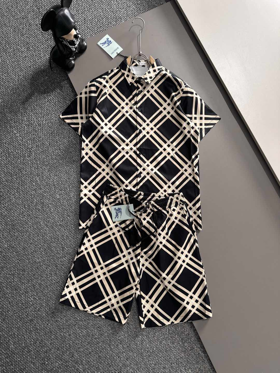 【BURBERRY】半袖シャツショートパンツ セットアップ