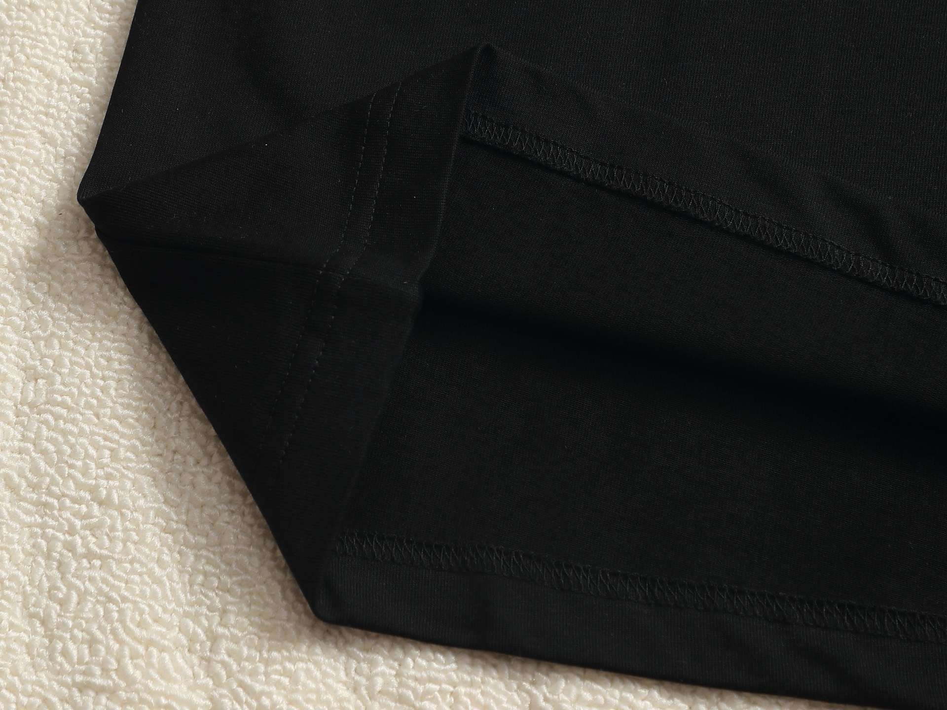 【BURBERRY】刺繍半袖 T シャツ